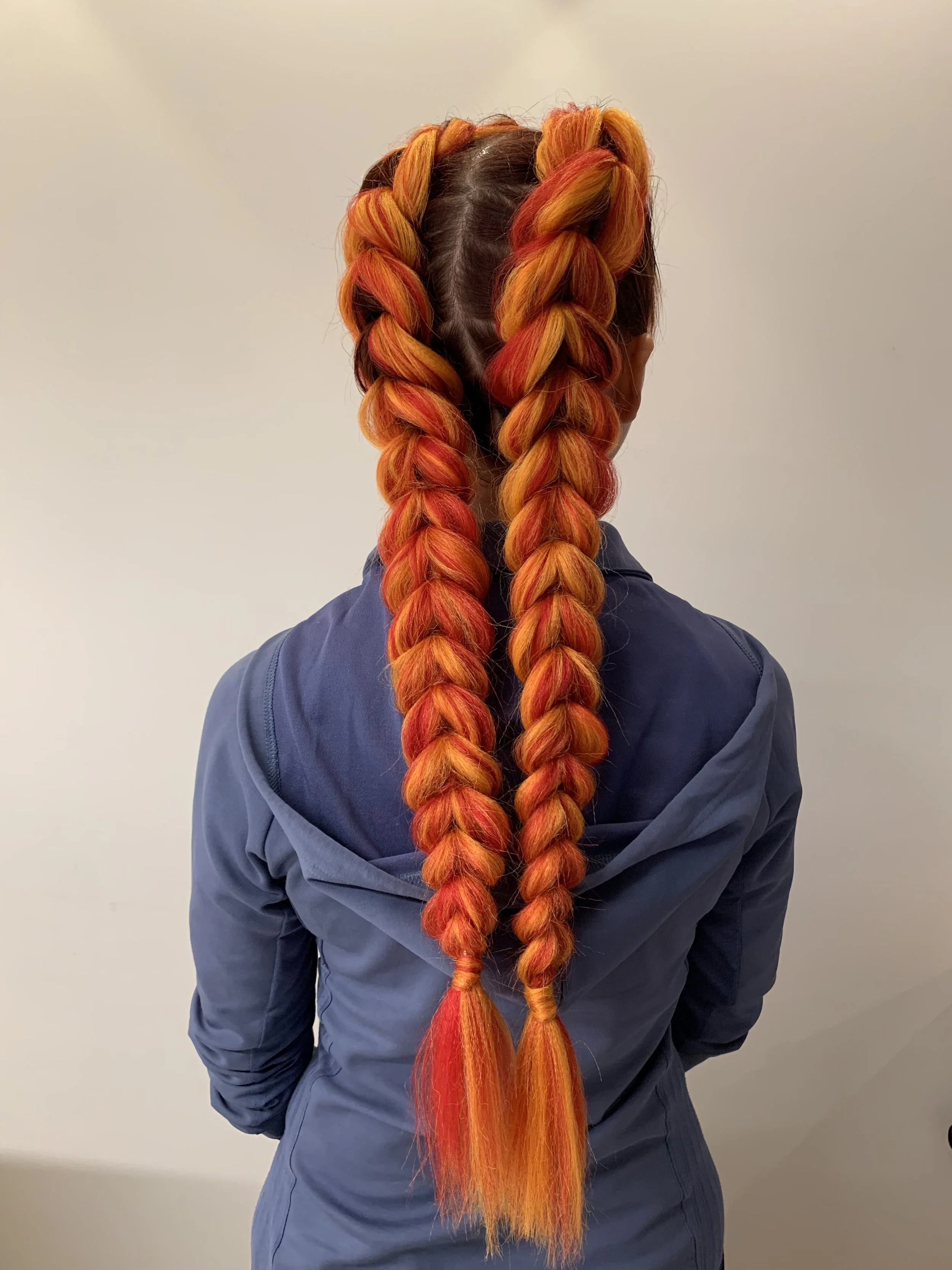 Festarikampaus oransseilla kuituleteillä 