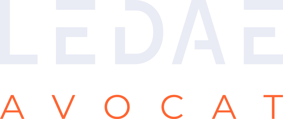 Logo avec le texte 'ledae' en grands caractères gris, et 'AVOCAT' en orange en dessous, sur fond blanc.