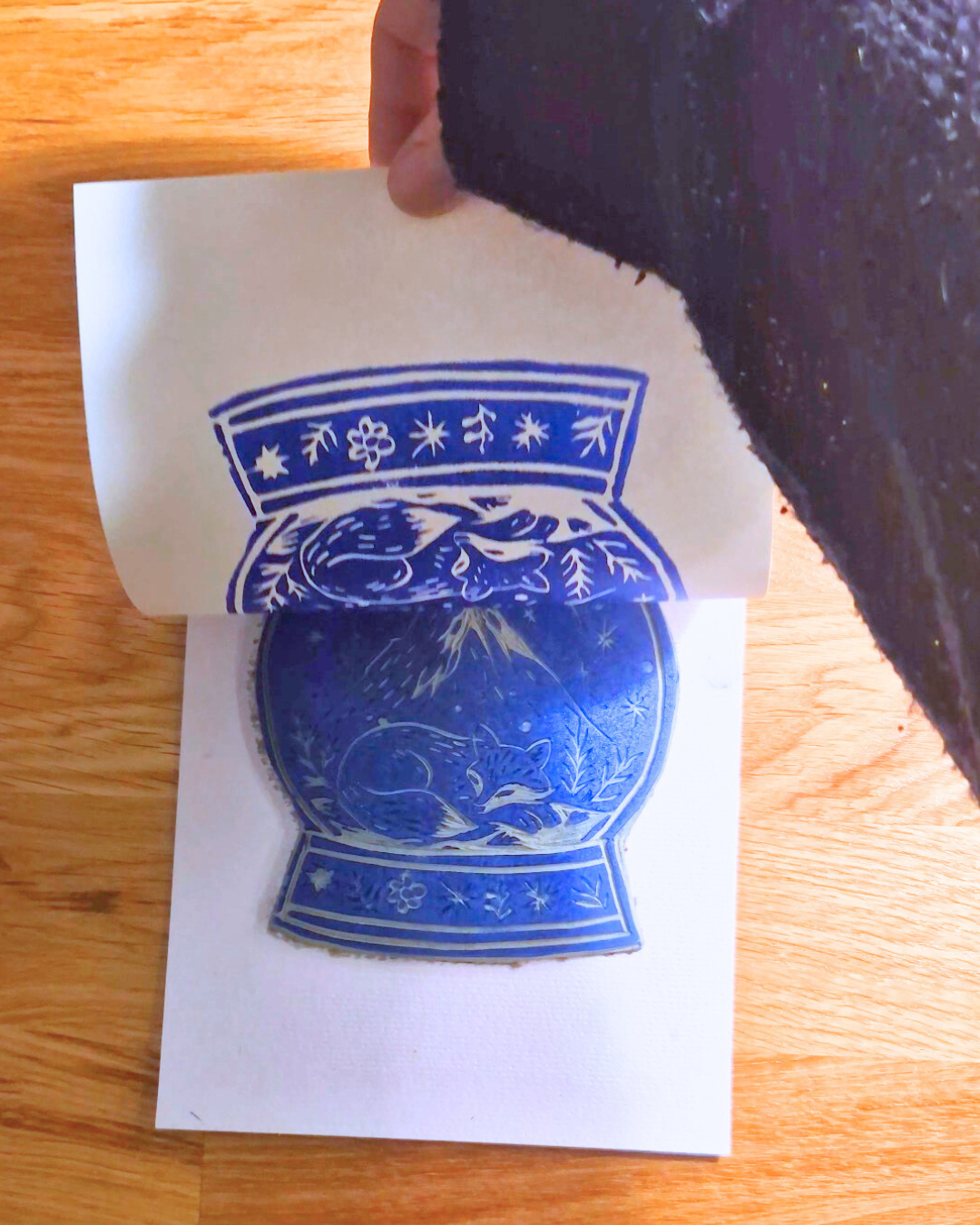 estampes de minuit renard bleu sleeping fox linogravure impression.png