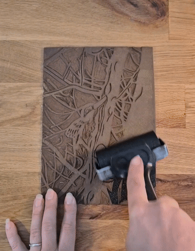 epeiche_linogravure_artisanale_estampes_de_minuit_impression.gif