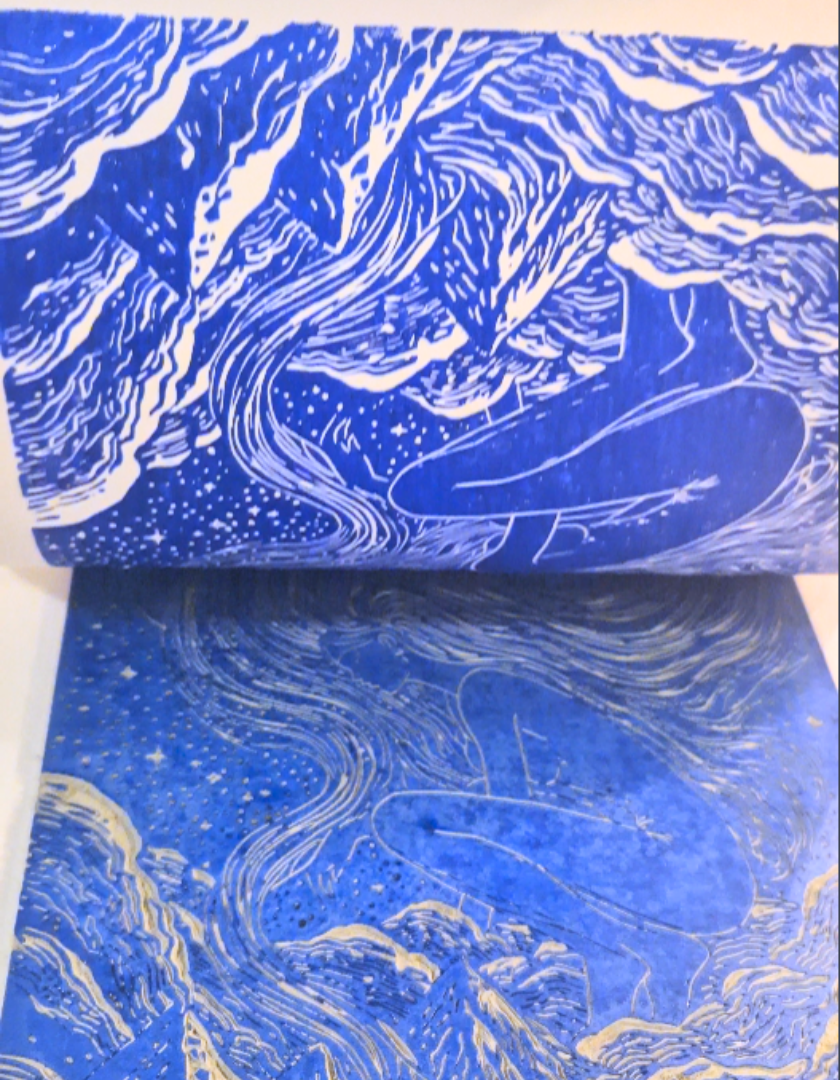 estampes-de-minuit-tisseuse-aurore-linogravure-montagne-deesse-bleu-outremer.png