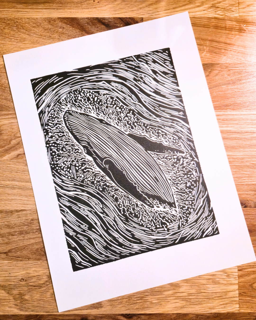Linogravure noire et blanc baleine estampes de minuit.png
