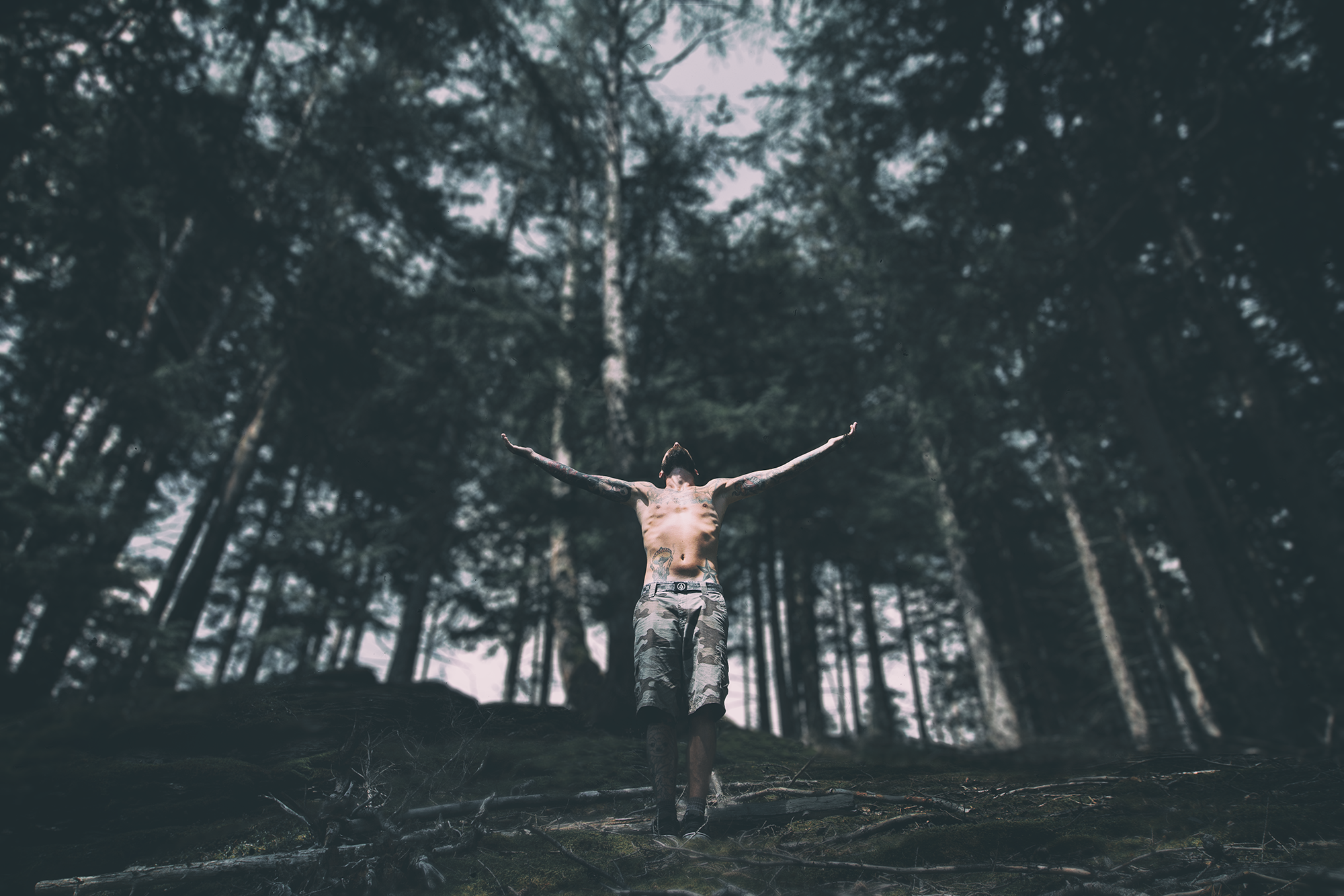 Dynamische On-Location-Aufnahmen für Kampagnen, Social Media und visuelles Storytelling moderner Unternehmen.ausgestreckt