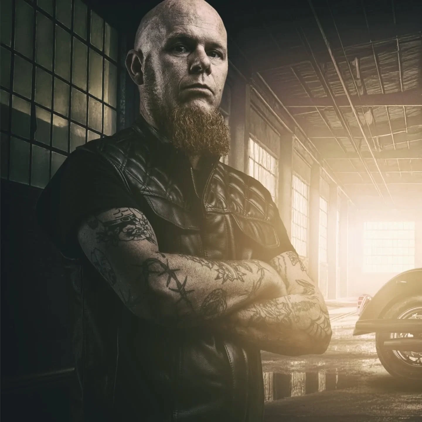 🏍️✨ Starke Pers&ouml;nlichkeiten &ndash;
Jeder Mensch hat eine Geschichte &ndash; und ich liebe es, sie im richtigen Licht zu zeigen. Dieses Portrait eines Bikers mit seinem Motorrad ist mehr als nur ein Foto &ndash; es ist Charakter, Haltung &amp; 