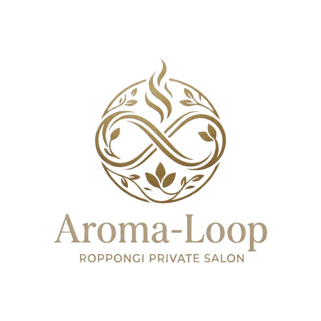 アロマループのロゴ、抽象的な葉と香りの流れをデザインした円形のシンボルと、下に「Aroma-Loop ROPPONGI PRIVATE SALON」の文字