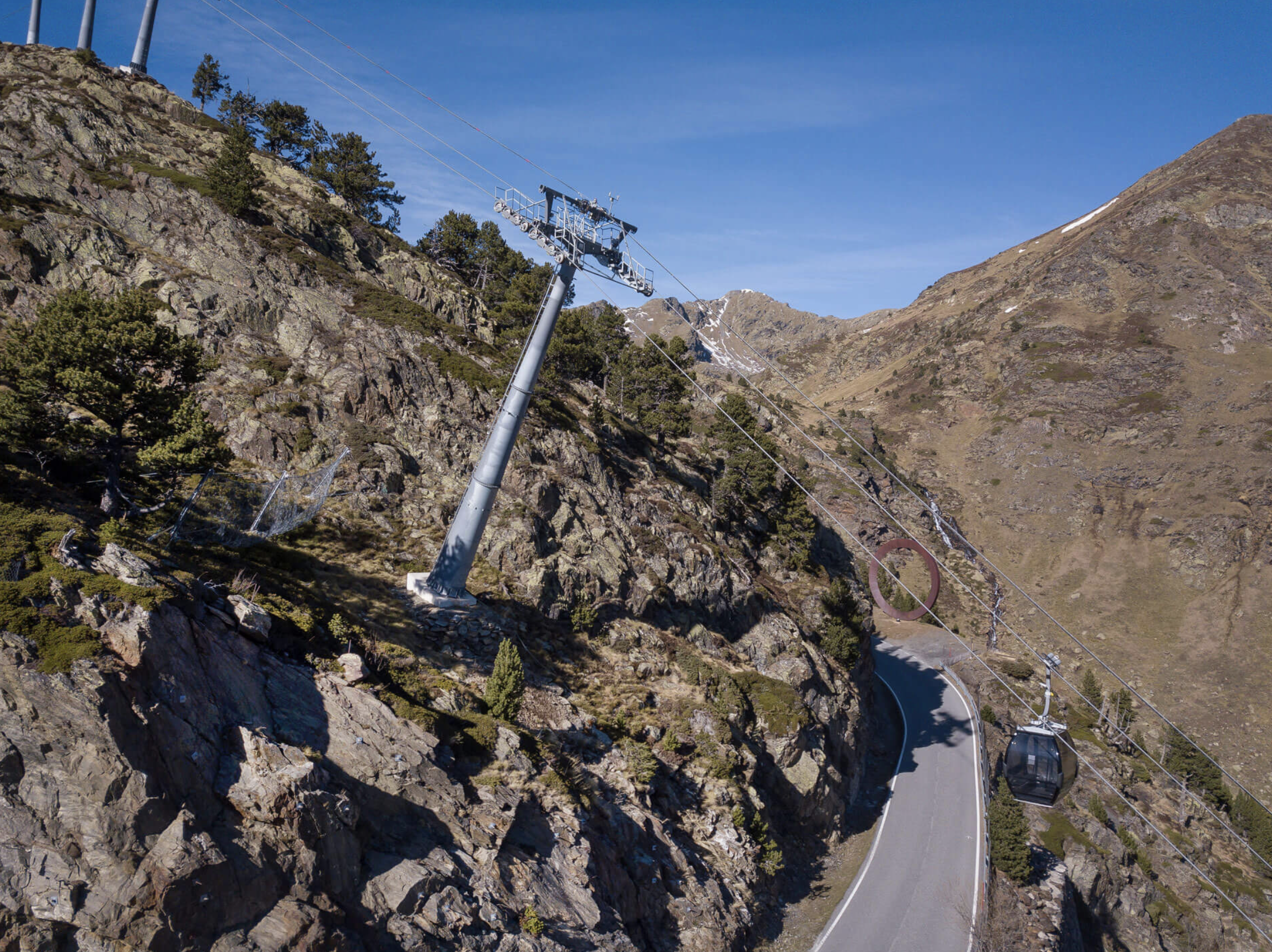 Telecabina de Tristaina, situat a la parròquia d'Ordino, al país d'Andorra.