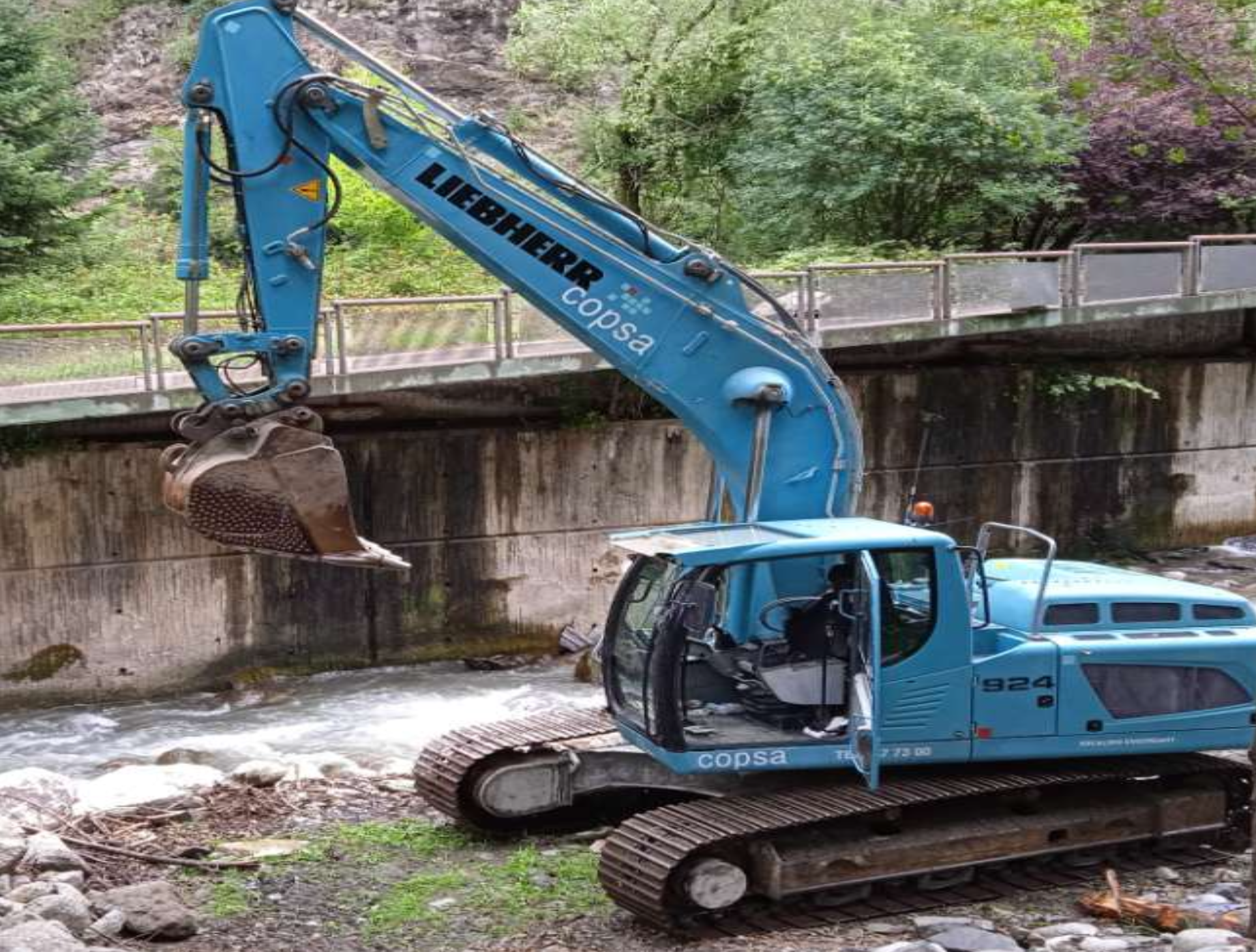 LIEBHERR R 924 LITRONIC