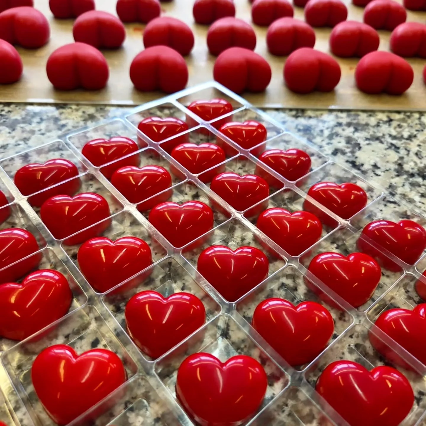 Valentine's day Produktion in der #FLSweetsAG 
#FeliciaLudwig
Was w&uuml;rdet ihr eher verschenken? Welche Geschmacksrichtungen w&uuml;rdet ihr bevorzugen.?