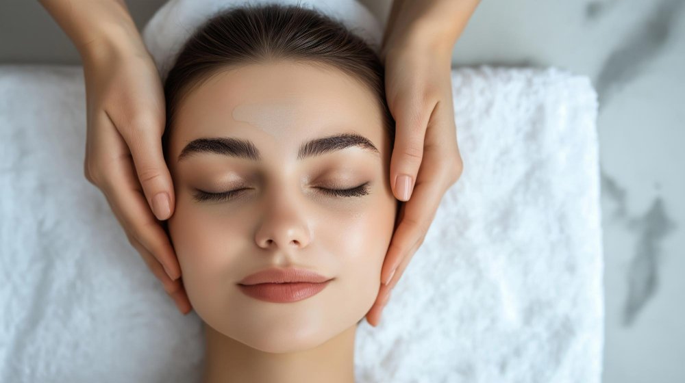 75-min Jasmin Signature Glow Facial (Copy)
