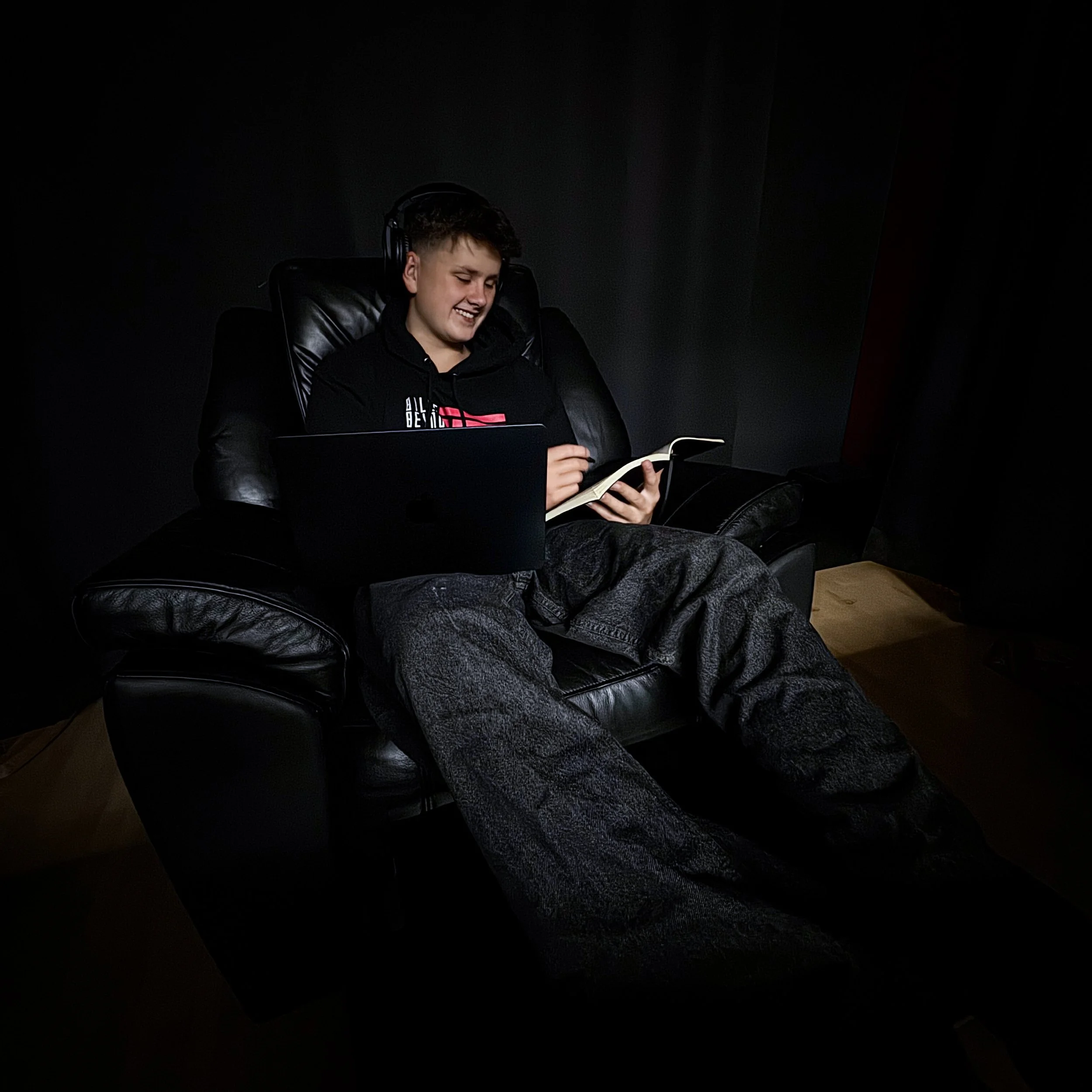 NÖYRÄ - Mä annan kaiken (Album cover / albumin kansi)