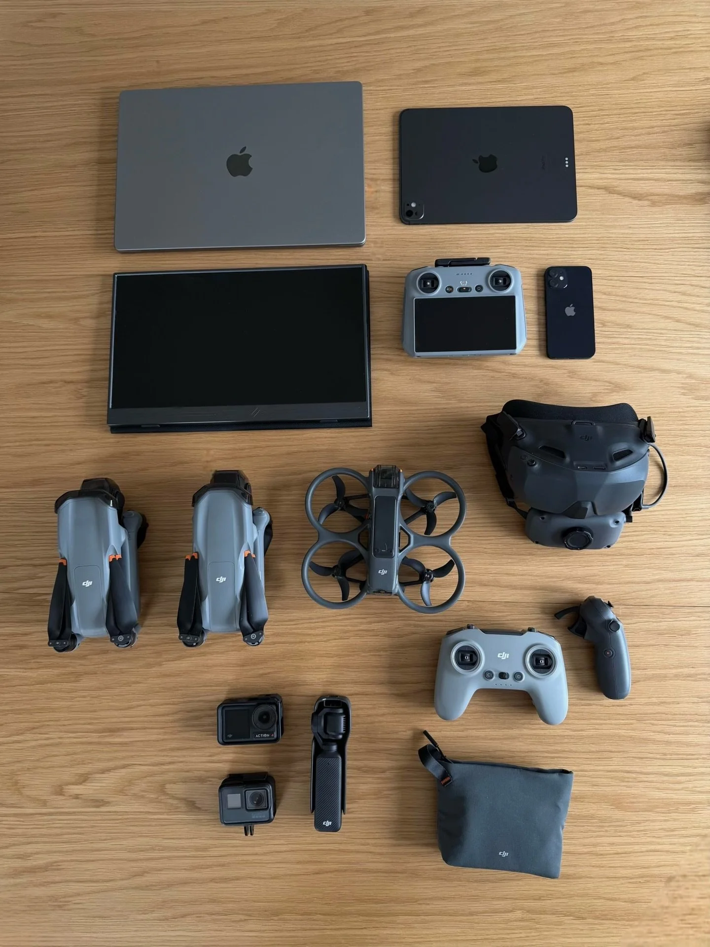Made to capture. 🦅 Unser Setup f&uuml;r professionelle Drohnen-Shoots &ndash; pr&auml;zise, flexibel und immer einsatzbereit.
Vom ersten Flug bis zum finalen Shot liefern wir Qualit&auml;t aus der Luft.  #dji #dronephotography #celle #celleairshots