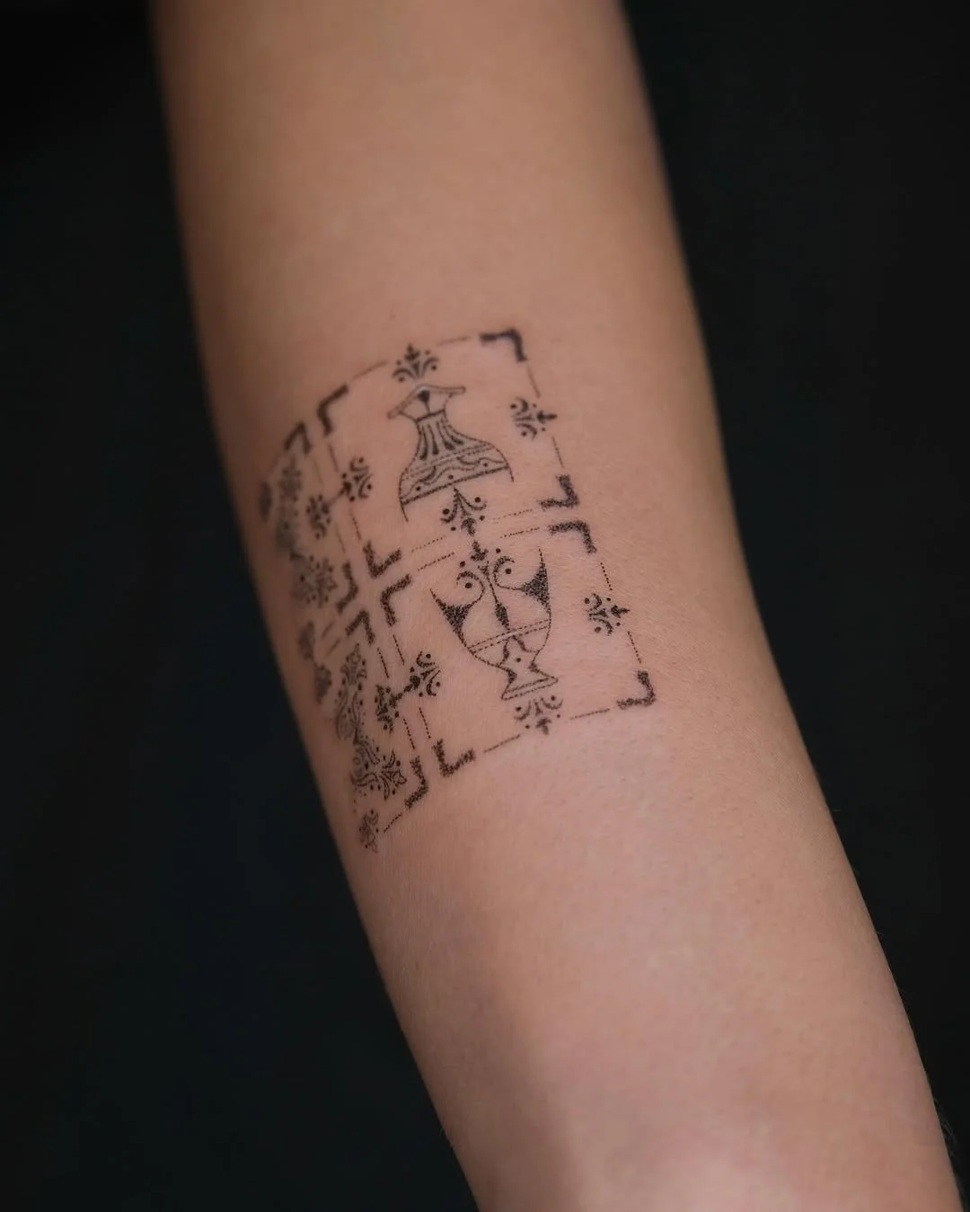 👁️...#tile #tiledesign #dotwork #dotworktattoo #mini #smalltattoo #pattern #patterndesign-2.jpg