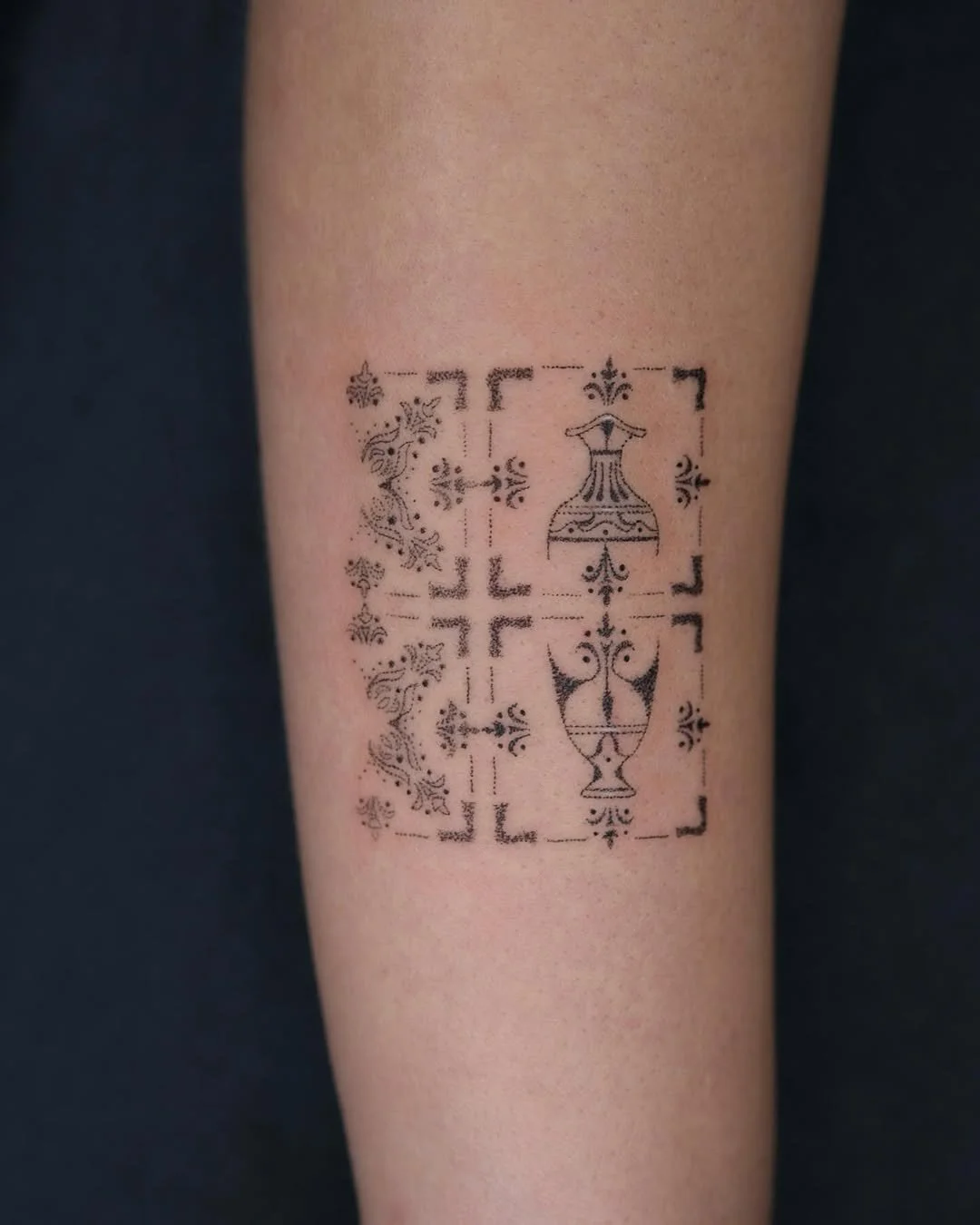 👁️...#tile #tiledesign #dotwork #dotworktattoo #mini #smalltattoo #pattern #patterndesign.jpg