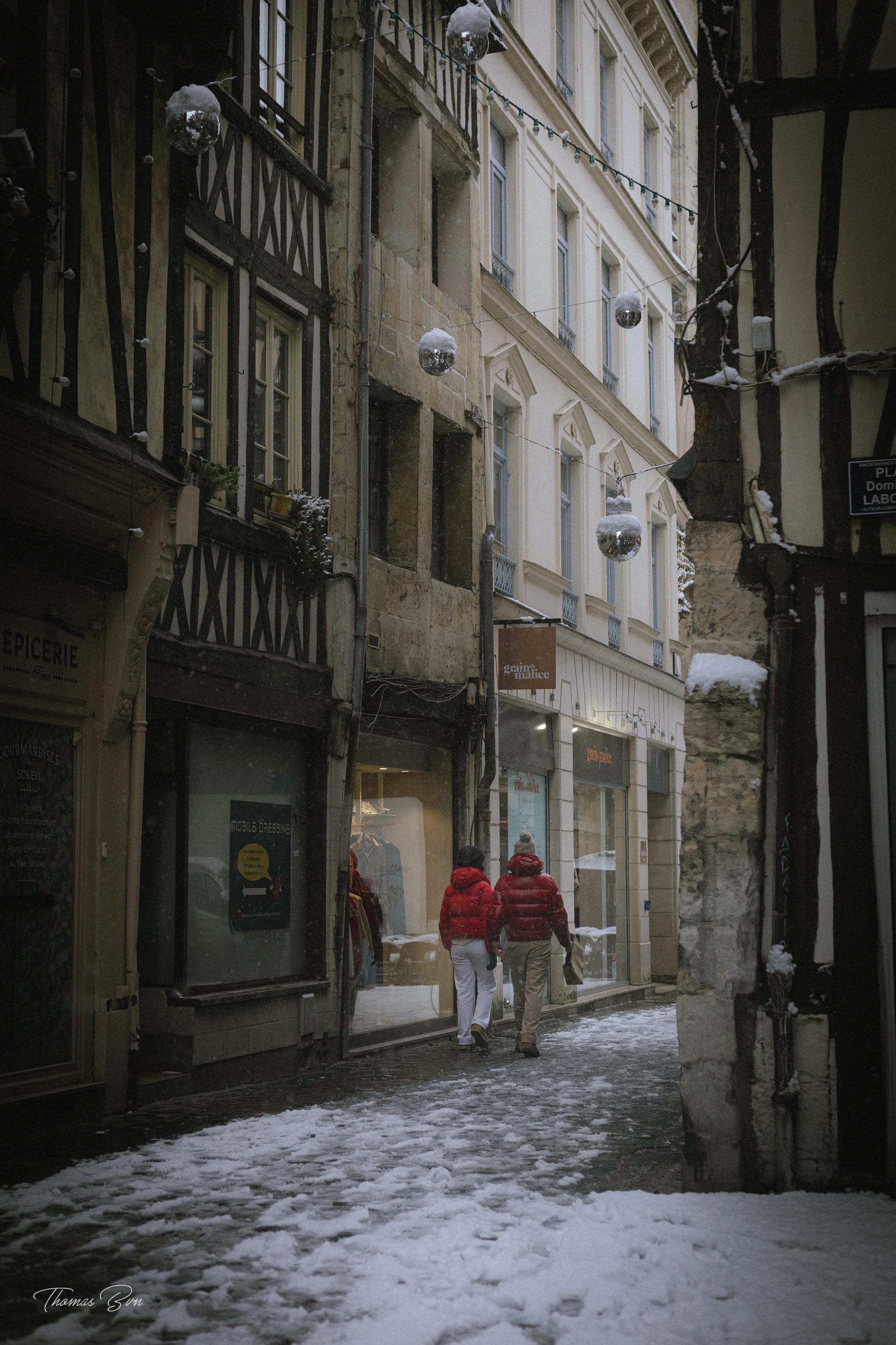 Couple dans Rouen sous la neige 2