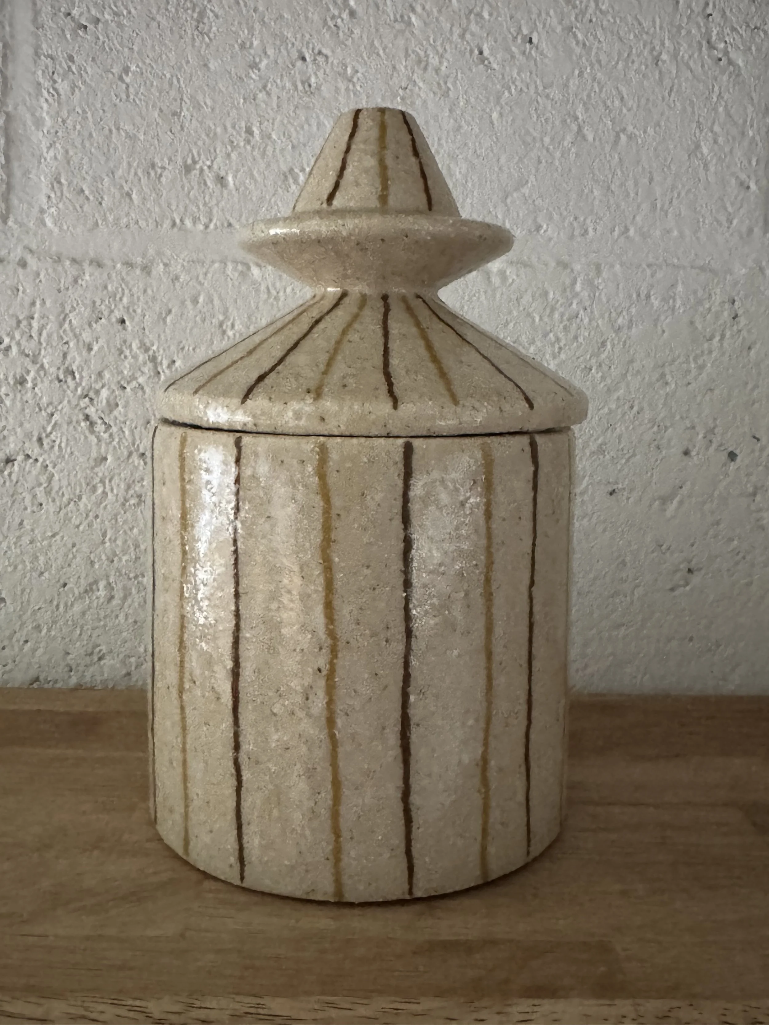 Opbergpot met grafische strepen