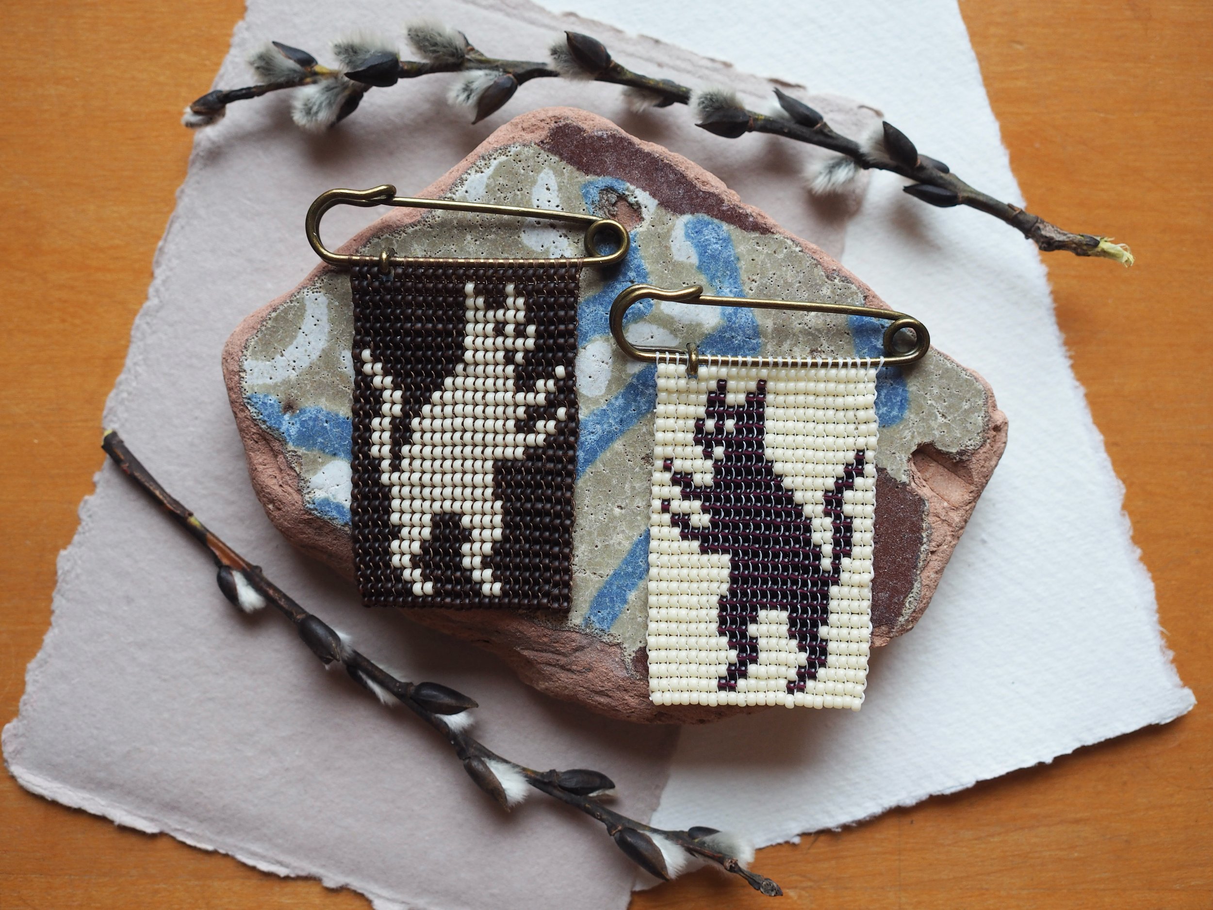 Dancing Cats: 11/0 miyuki beads, brass safety pin