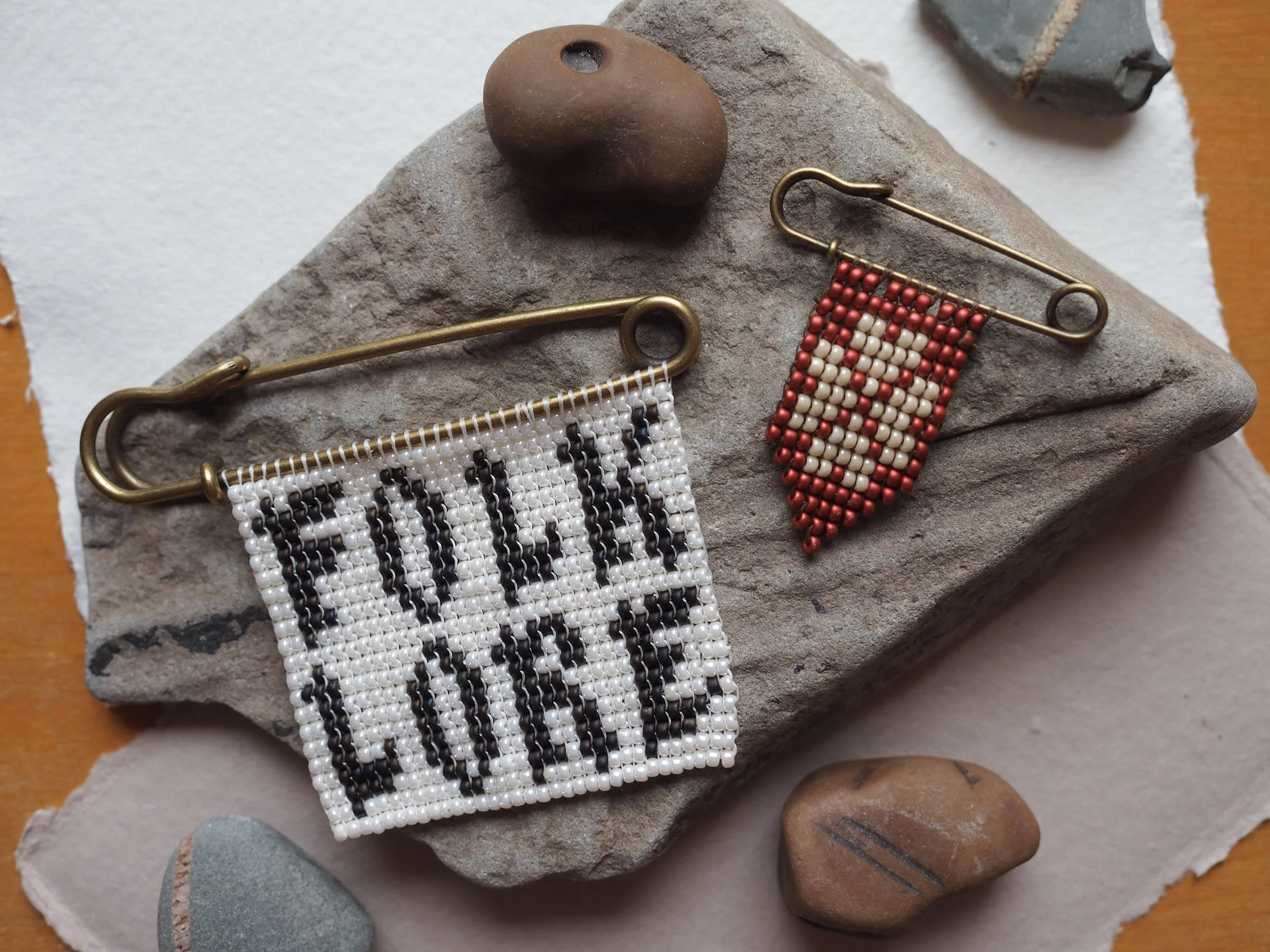 Folklore / Hearts Heraldry: 11/0 miyuki beads, brass safety pin