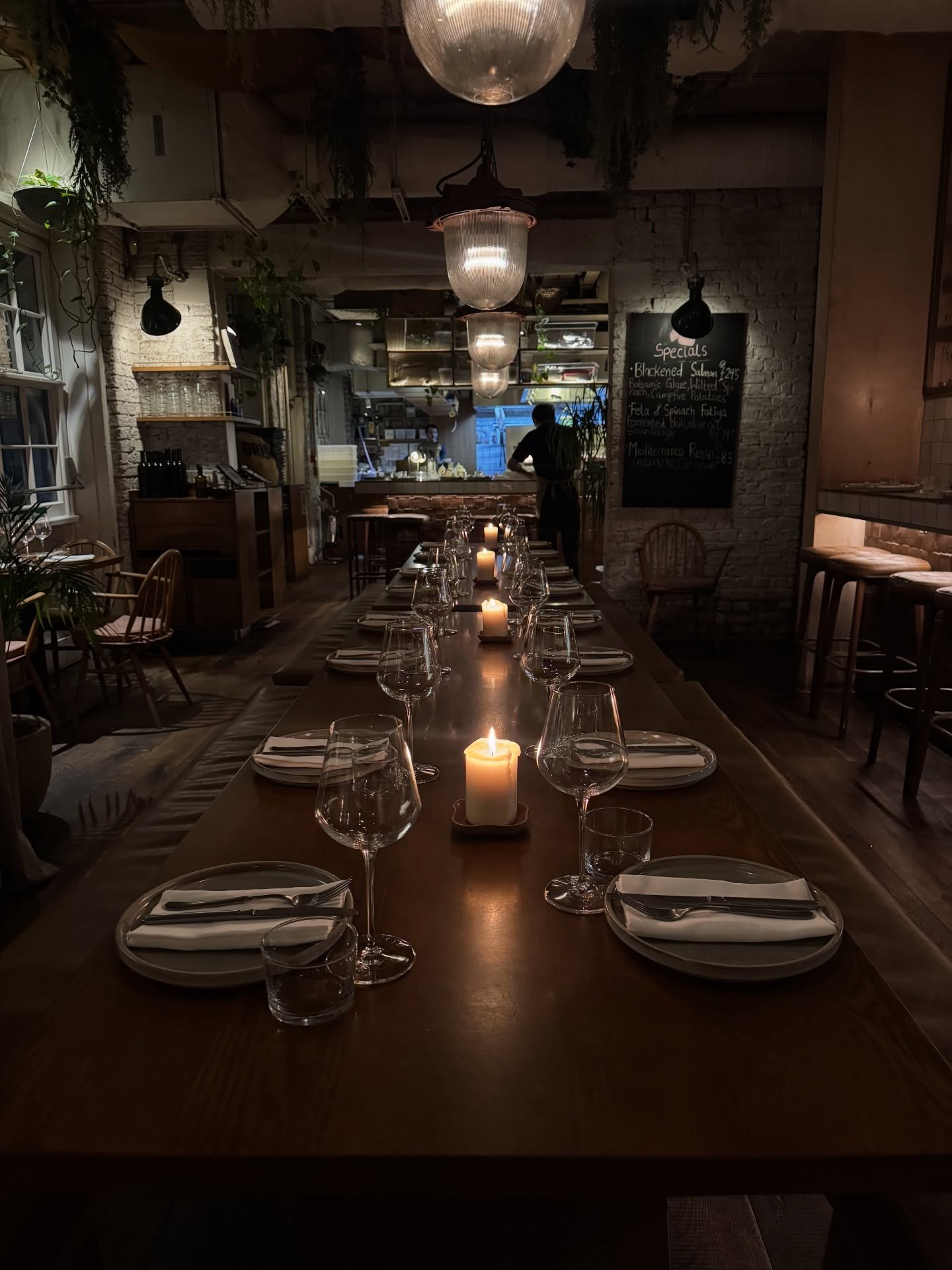 Our Neighbourhood, Queen&rsquo;s Park📍NW6 

The RWID studio is located in the leafy London suburb of Queen&rsquo;s Park, a small village like neighbourhood set around a 30 acre park, the main high street of Salusbury Road and the hugely popular cobb