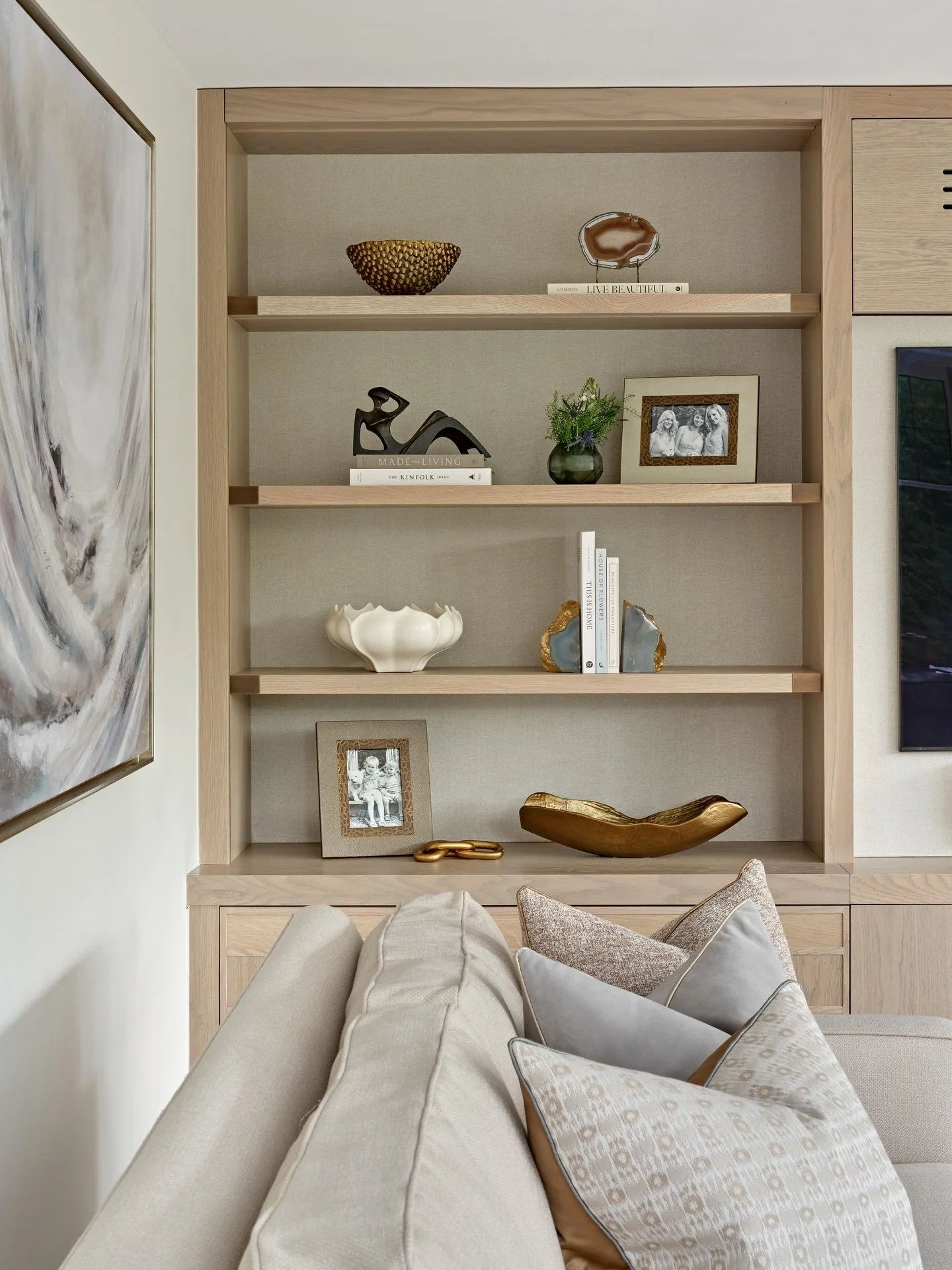 Frames for every space 🖼️🏠 

Our RW x Forwood Design shagreen photo frames can elevate joinery, whilst adding warmth and personality to your individual spaces. Currently available in the following designs, 

&bull; 6X4 - with brass metal trim (Dune