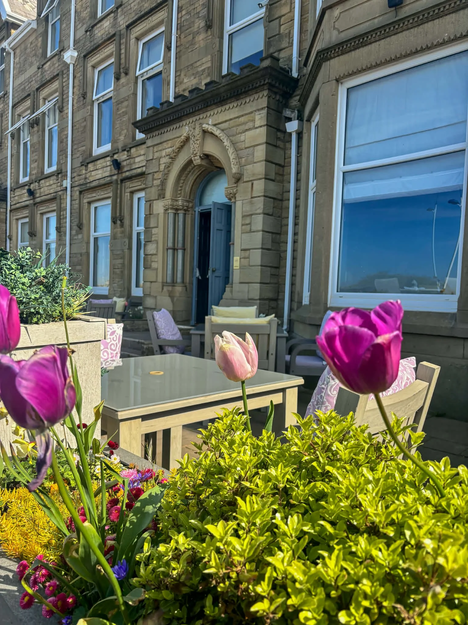 We are loving this beautiful weather! Make the most of the blue skies🌷🌞