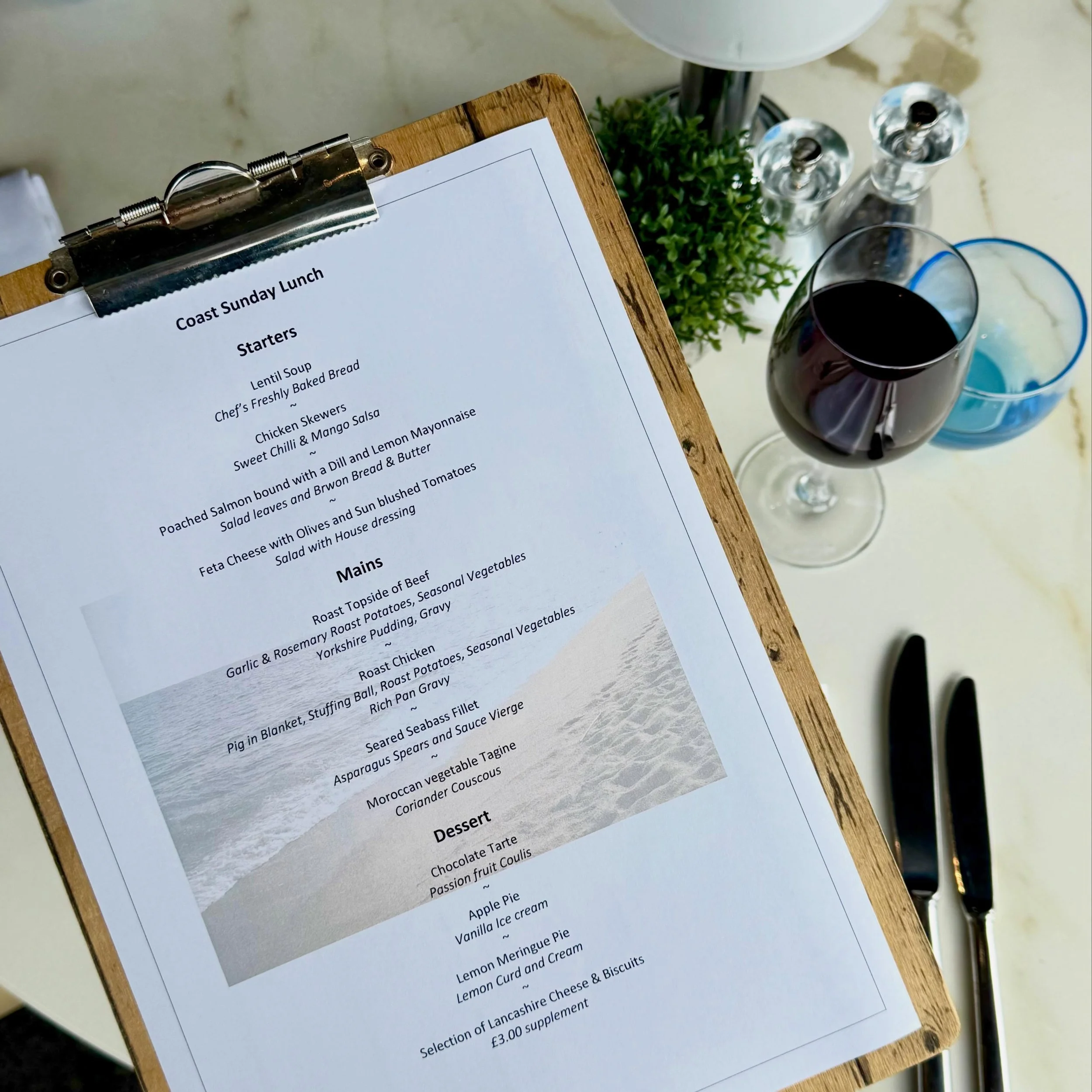 The hardest decision you&rsquo;ll make today&hellip; what are you ordering? 👀 

Call to book your table on 01253 723 241! 

#SundayLunch #LythamStAnnee