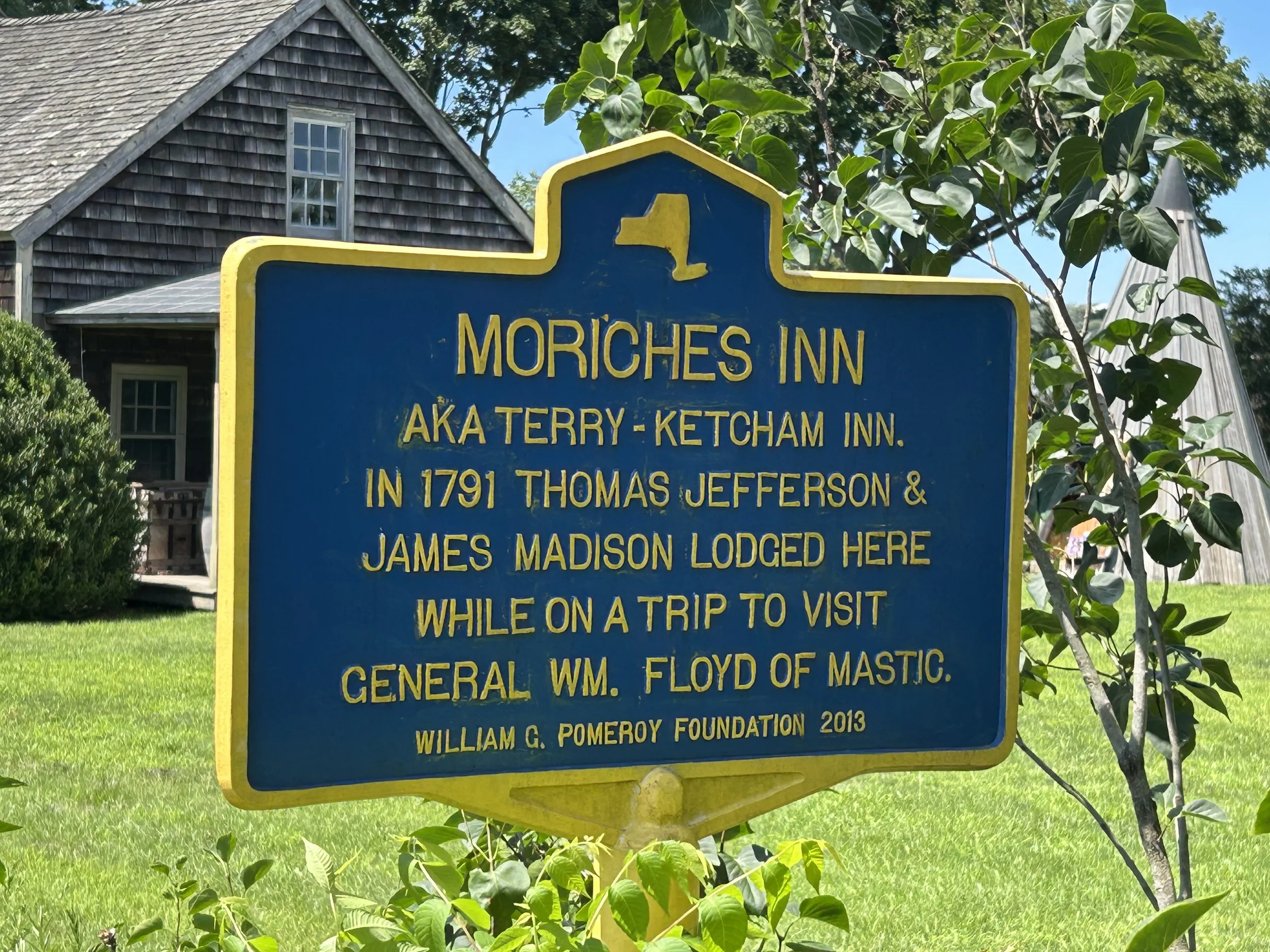 Moriches Inn