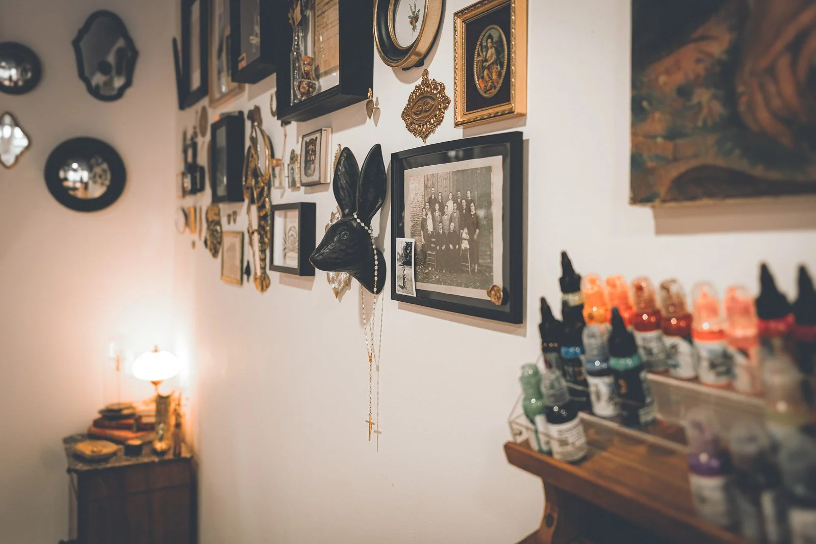 Salon de tatouage à Gannat photographié en reportage en Auvergne
