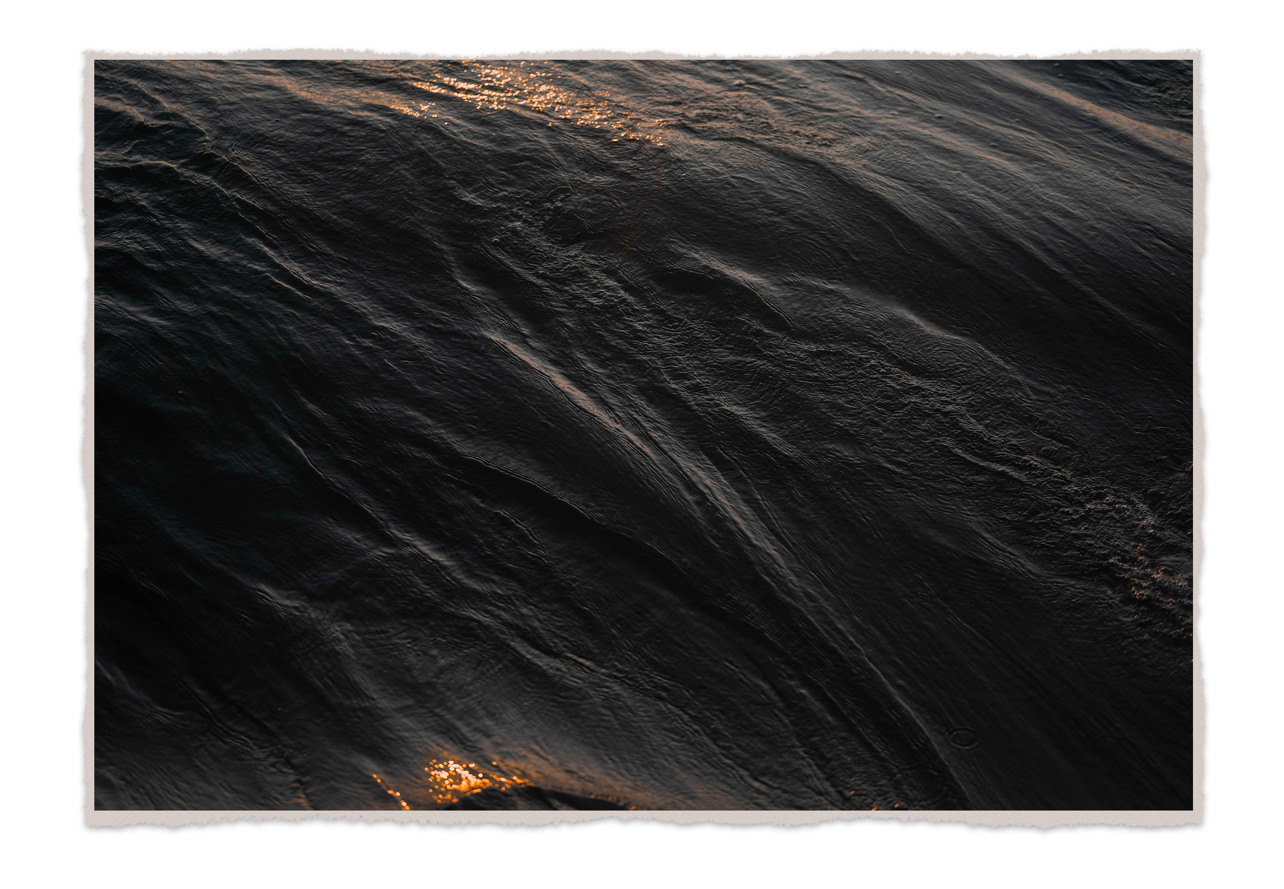 border-rag-dark-tide-gradient-tides-moody-ocean-texture-photograph.png