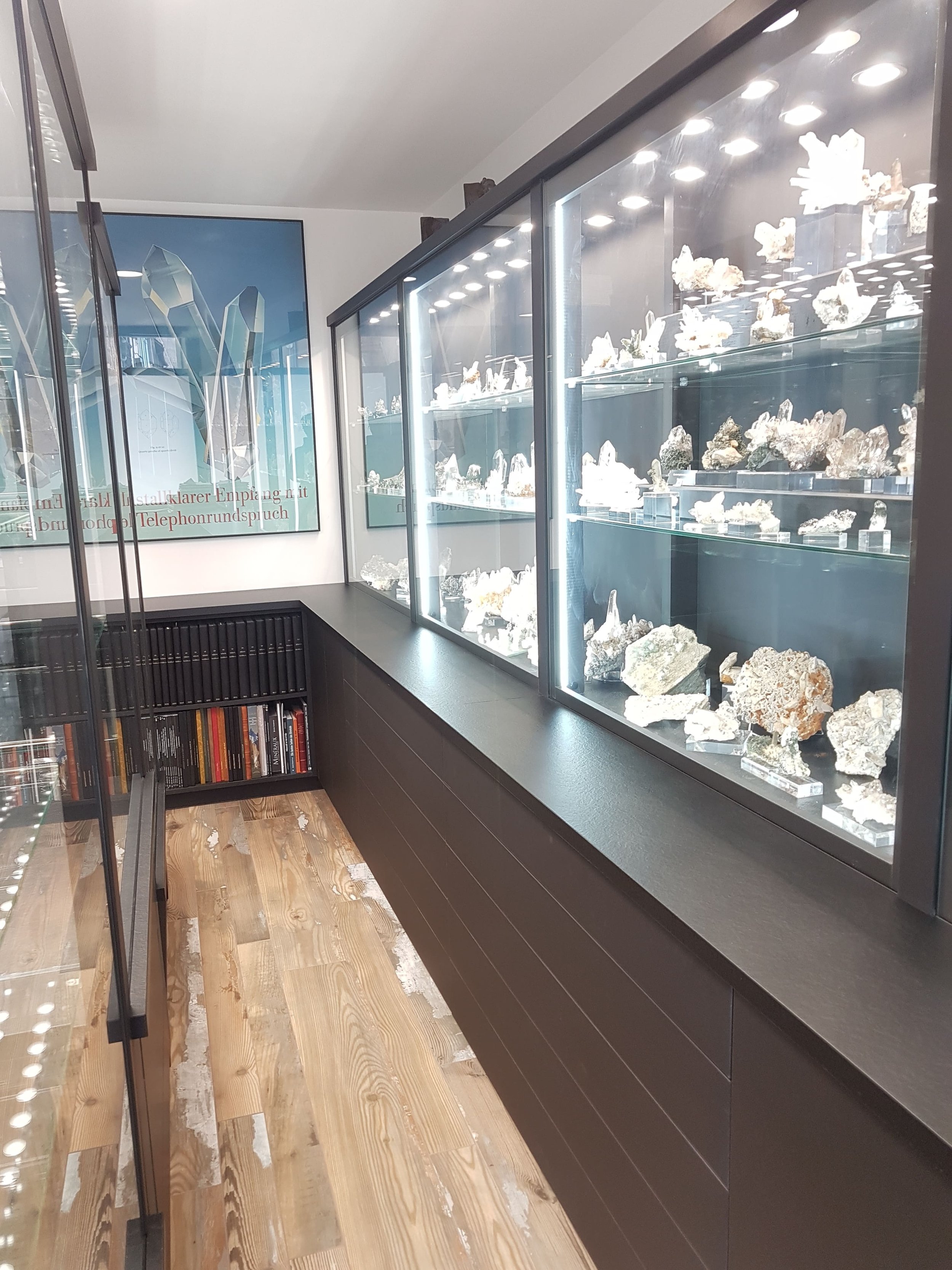 Meubles Bérard - Vitrine pour musée de minéraux