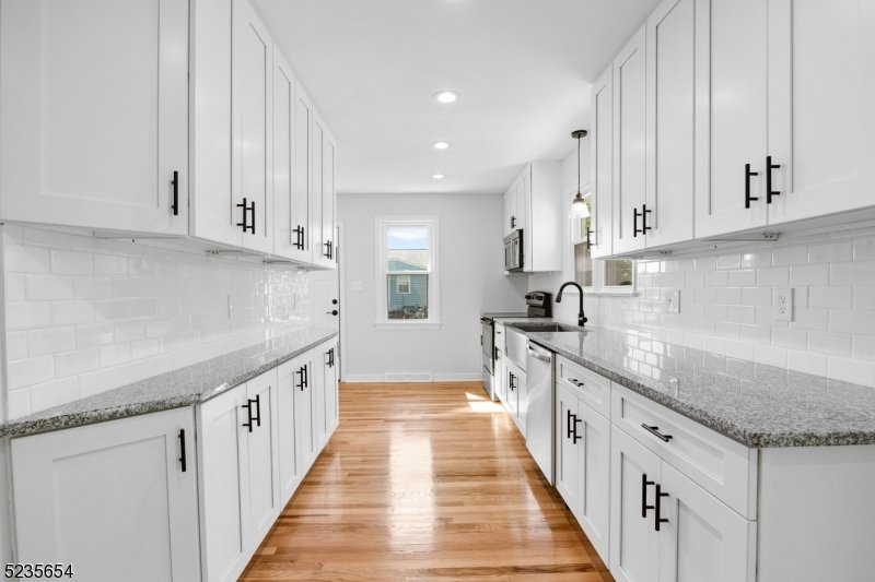 hill kitchen.jpg