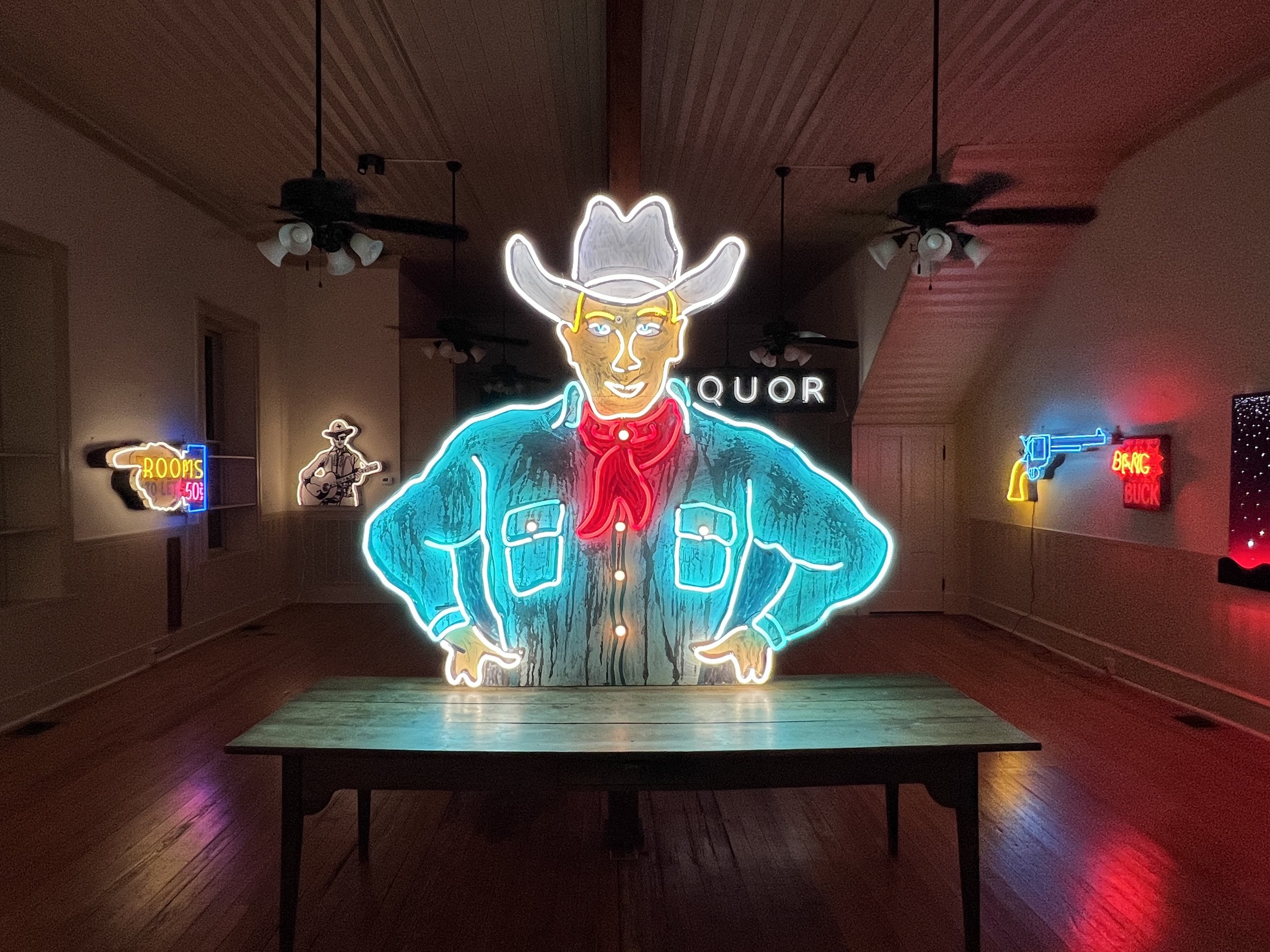 MIX_Neon Saloon-PopUp_Interior 2.JPG