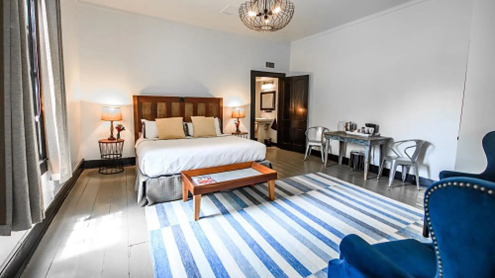 Hotel-Faust-Room-7-Photo-2-7.2019.jpg