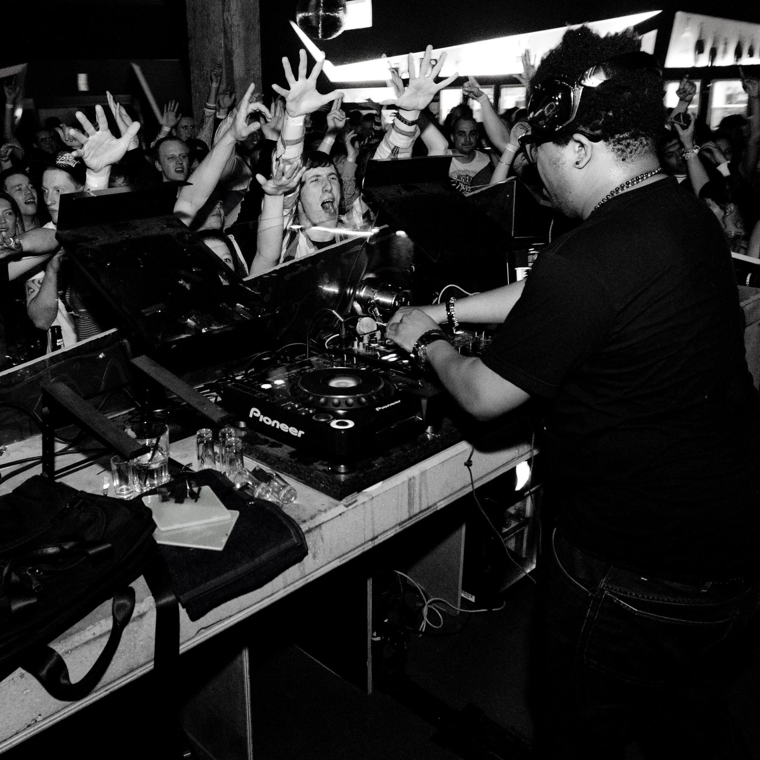 01-04-2011 Felix Da Housecat @ krush48.jpeg