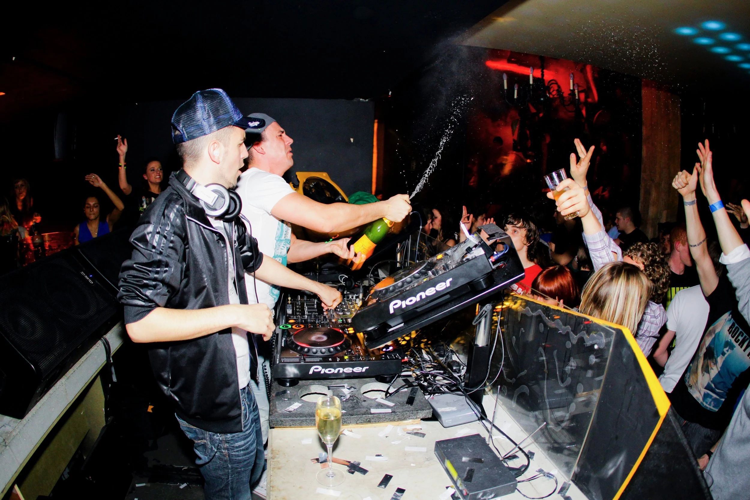 2012-02-18 dimitri vegas & like mike091.jpeg