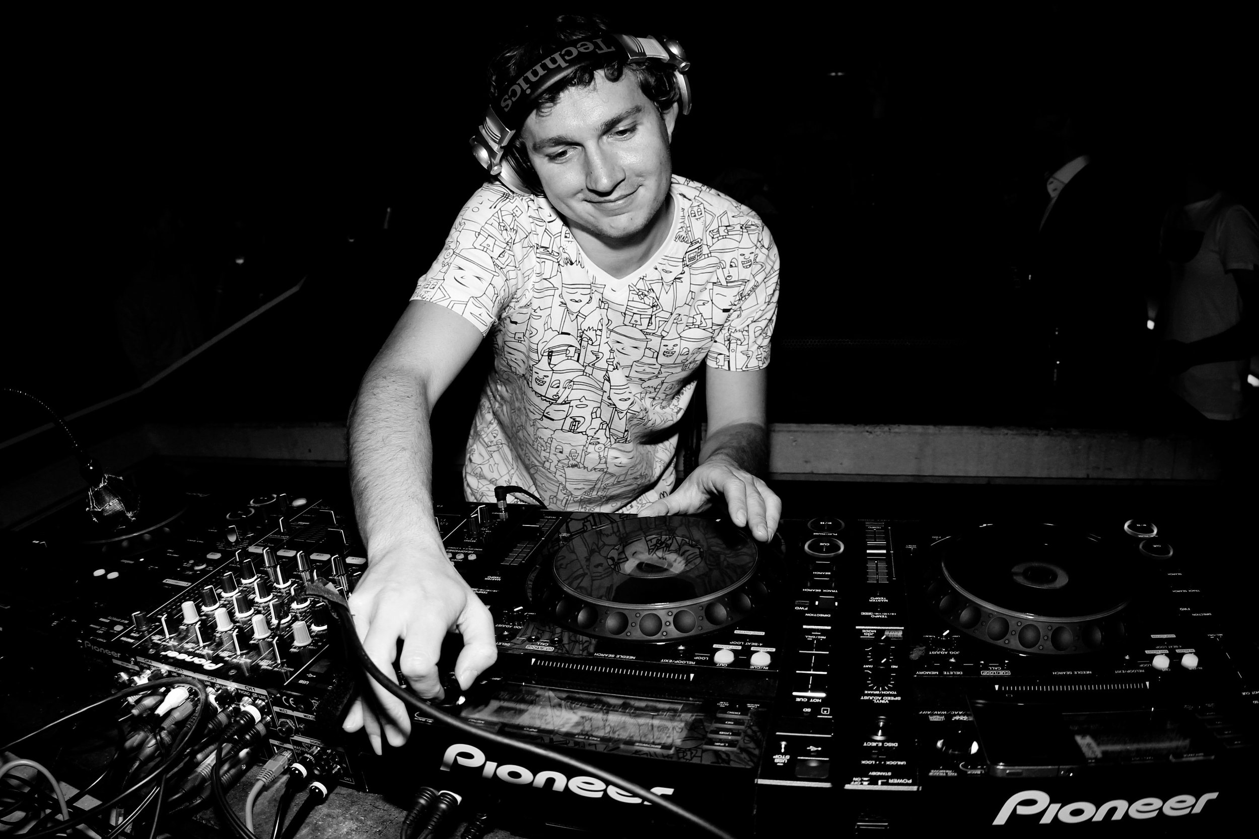 26-11-2011 Dimitri Vegas & Like Mike @ krush05.jpeg