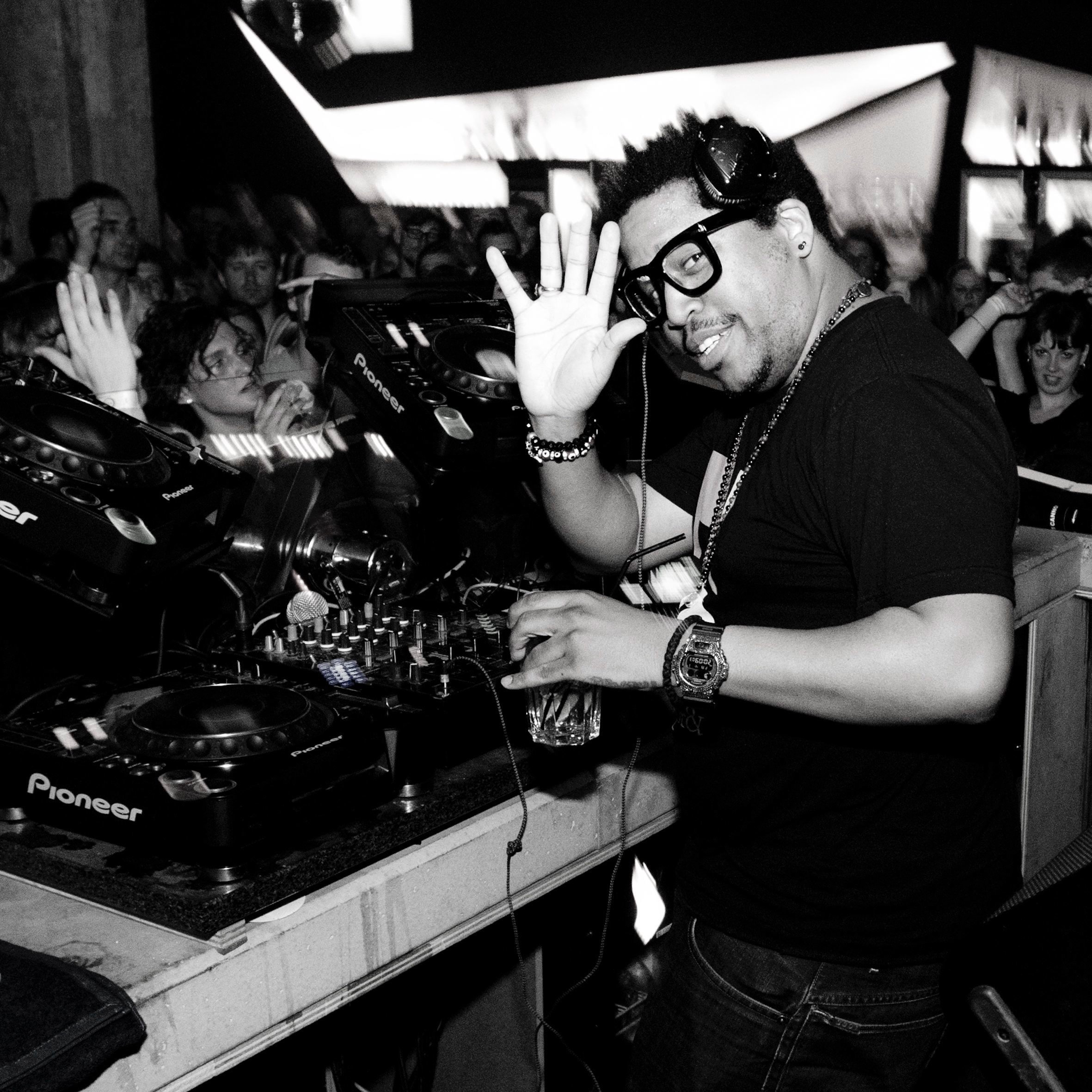 01-04-2011 Felix Da Housecat @ krush24.jpeg