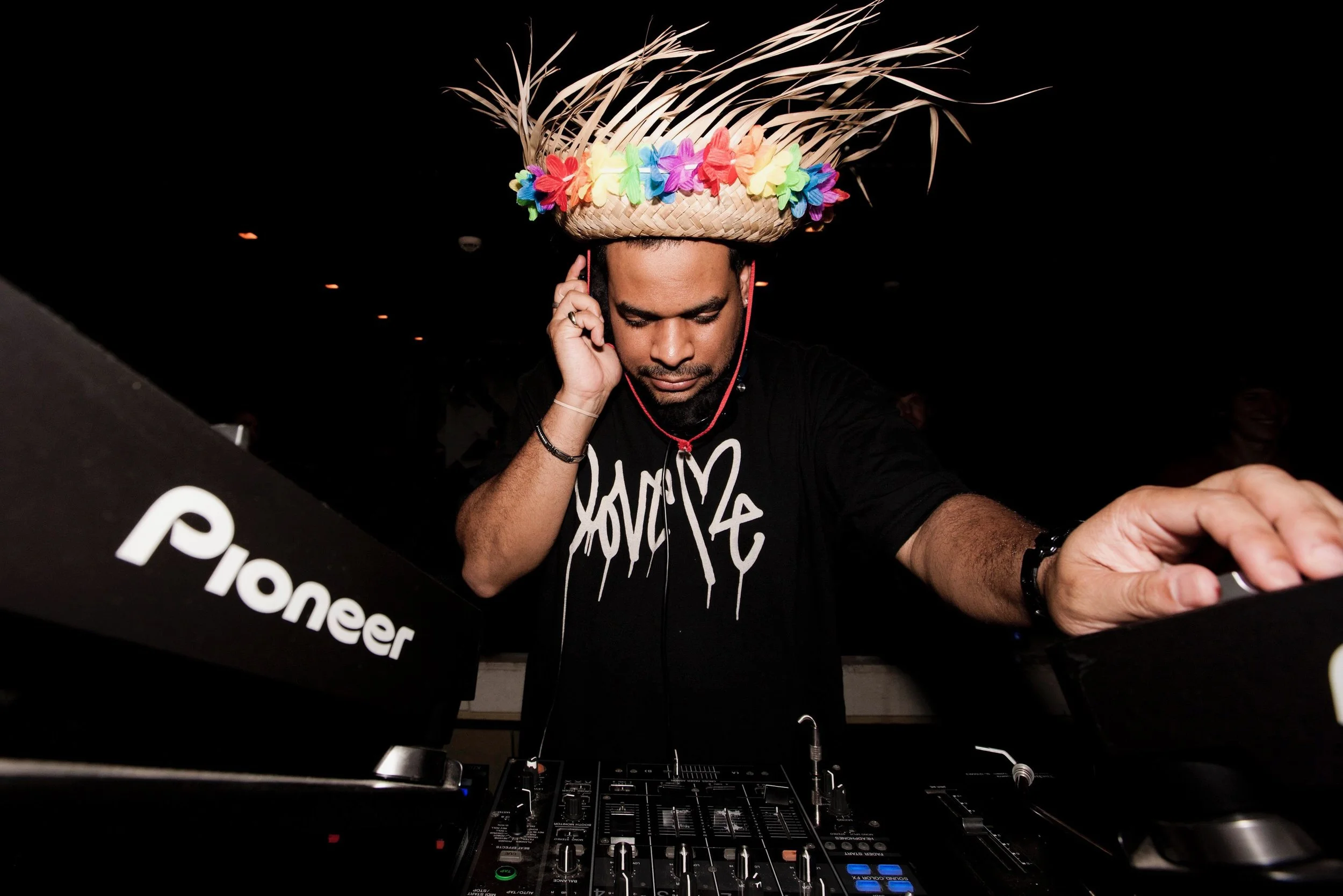 MR. V @ krush 09-10-_1025.jpeg