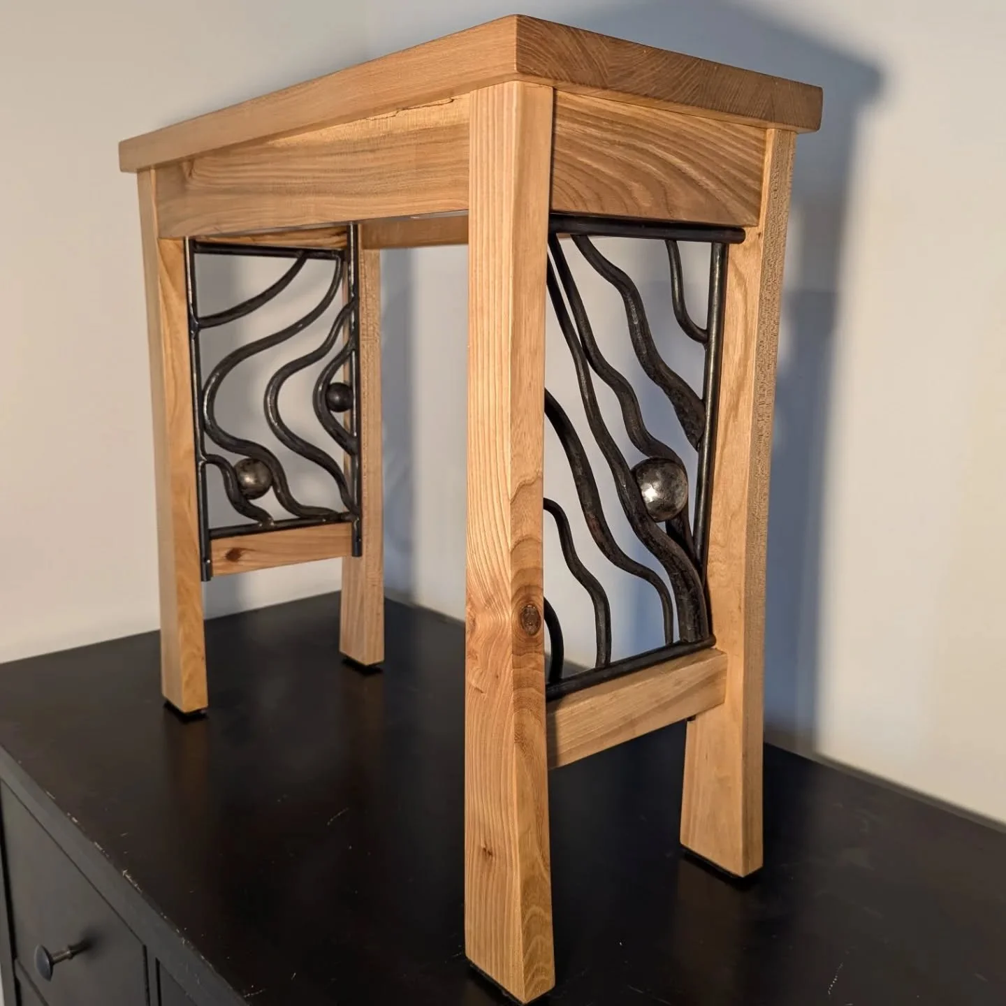 Recent commission from bespoke furniture maker Jim Brown.
 
Jim gave me free reign with design on this lovely elm side table. I looked to the structure of the grain for inspiration decided to pull the lines already present in the wood through with th