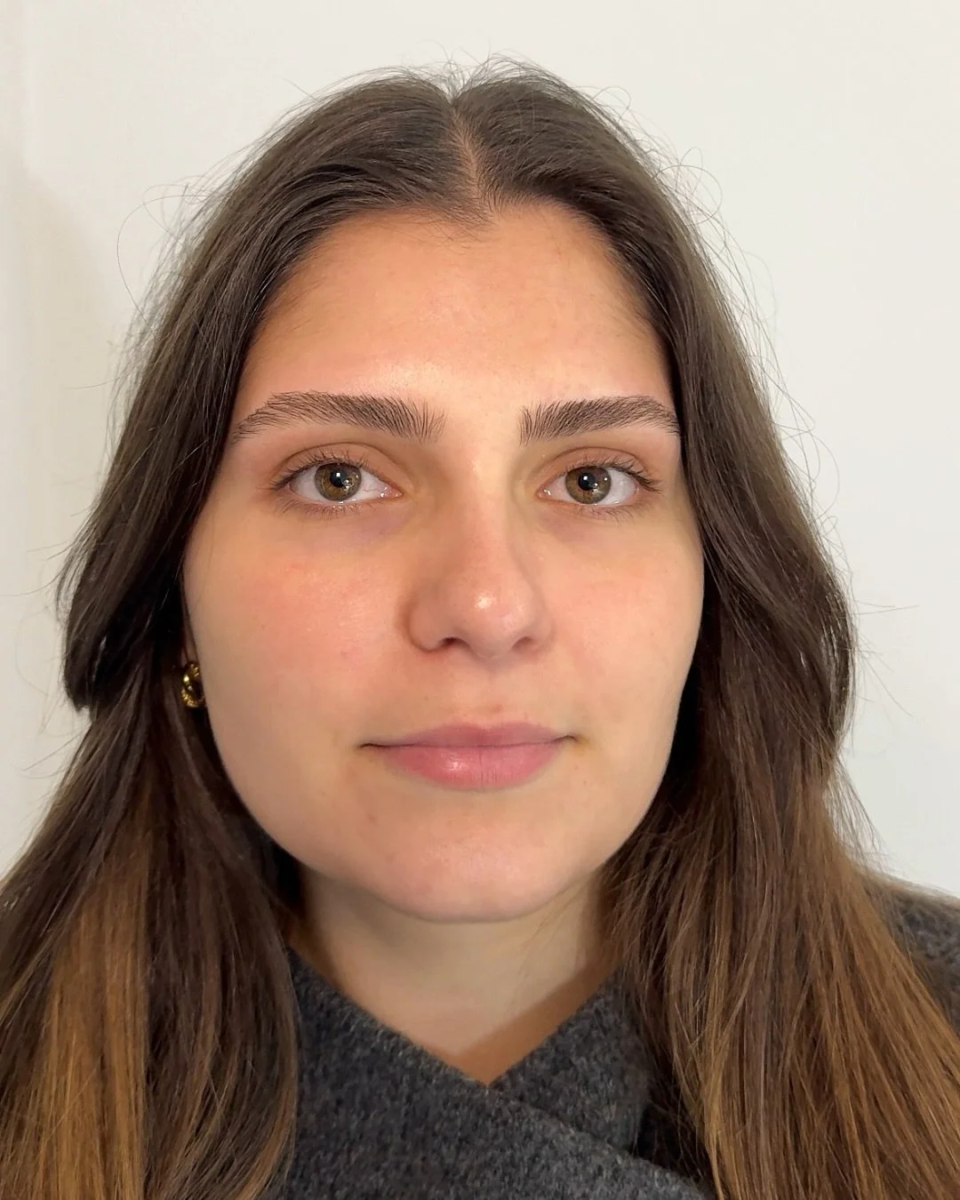 &Eacute; impressionante como um bom design de sobrancelhas a linha muda tudo. 
Ilumina o olhar, levanta a express&atilde;o e traz equil&iacute;brio ao rosto! 🤍

A Carolina saiu do est&uacute;dio com o olhar alinhado, leve e cheio de confian&ccedil;a