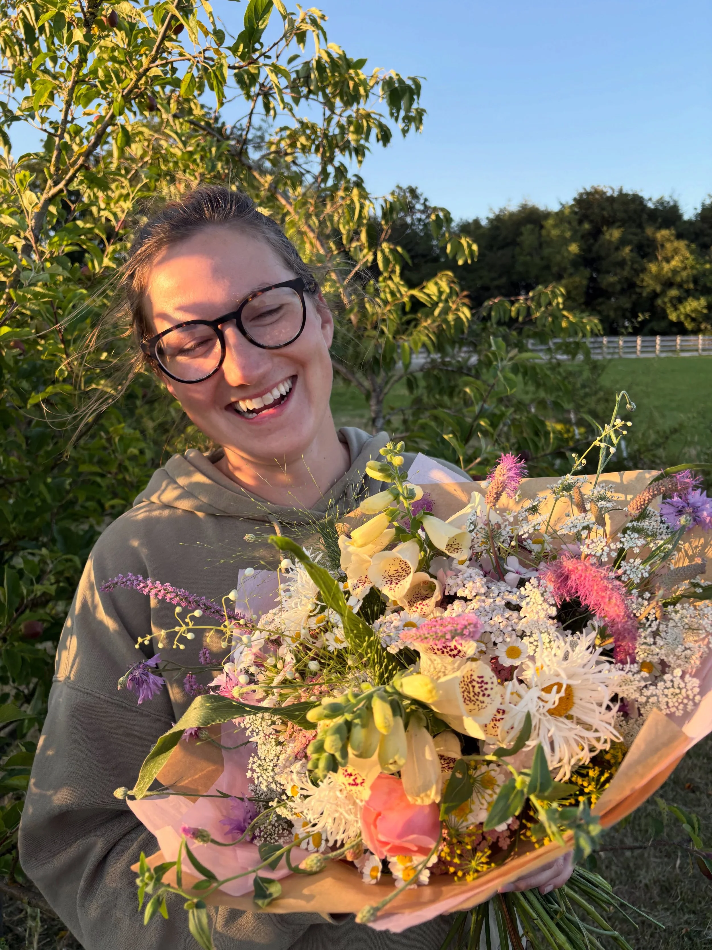 Hey I made you a Barbie bouquet! 

Last of the foxgloves and first of the lilac squirrel. Lots of love for the Leucanthemum &lsquo;Old Court Variety&rsquo; which we&rsquo;ve grown for the first time this year 💕🤍
