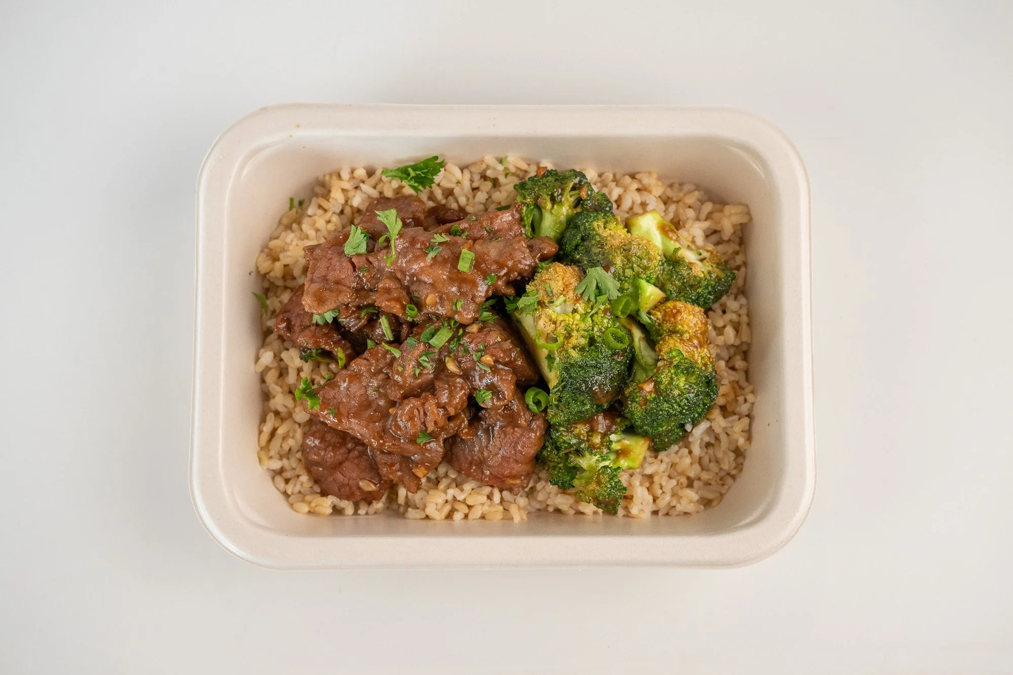 Beef & Broccoli Stir Plate with Brown Rice