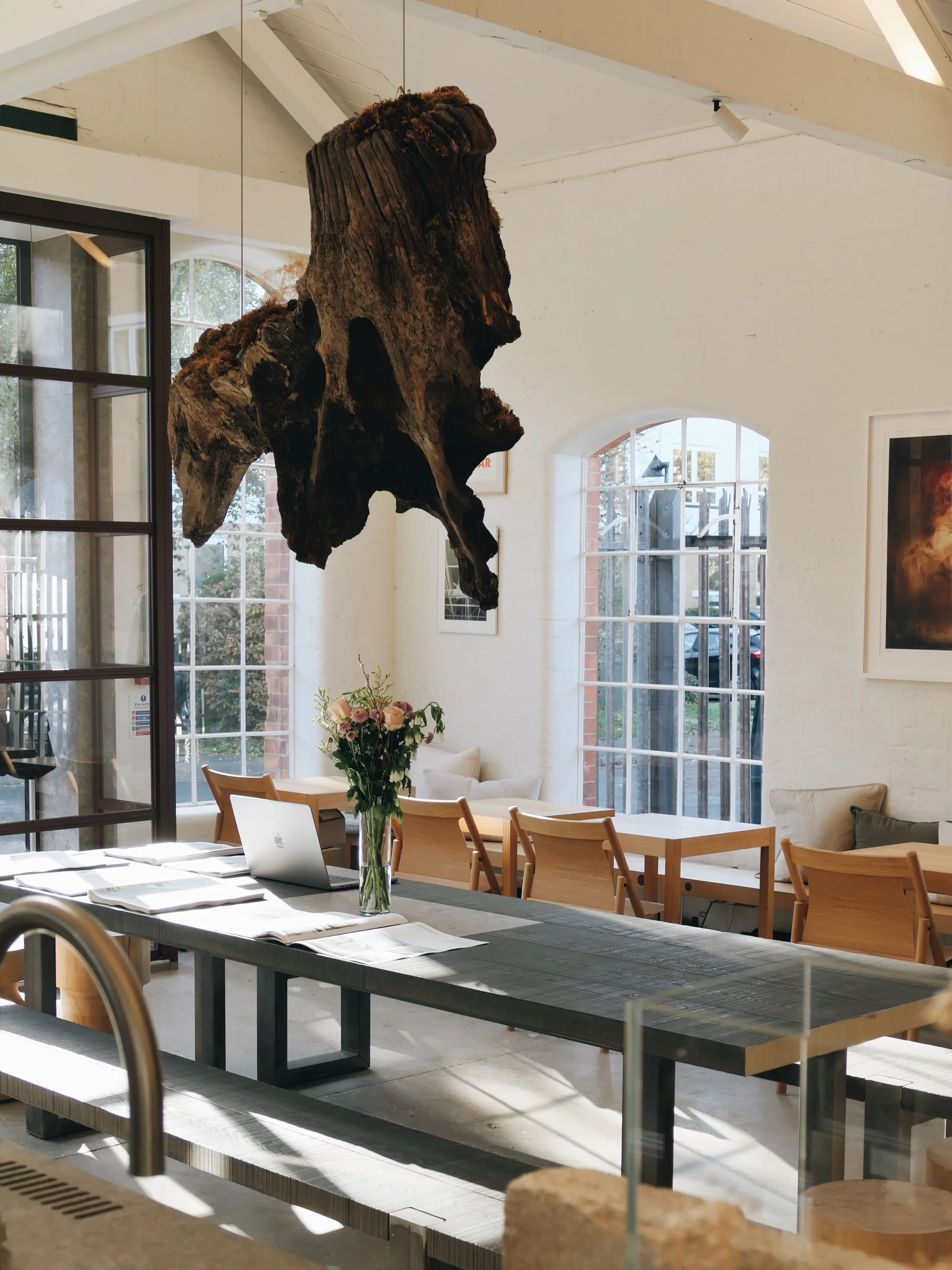Beautiful morning to drop off some QS tabloids and enjoy some good coffee and company at the elegantly designed showroom and cafe of QS Members; @abitaliasouthcoast and @pietracasa.uk

Looking to make this a monthly morning meet up for the QS communi