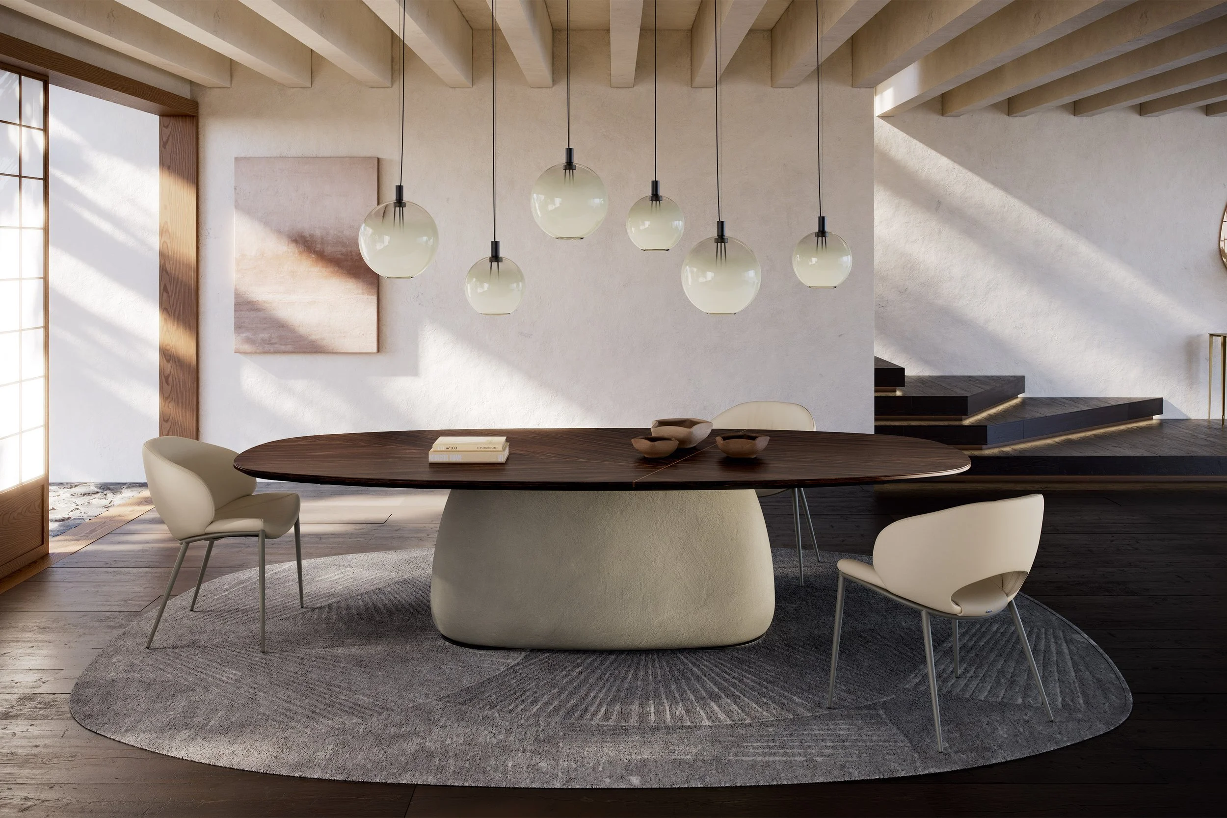 Moderner Esszimmer mit runder Holztafeltisch, weißen Designerstühlen, Hängelampen und einem cremefarbenen Teppich.