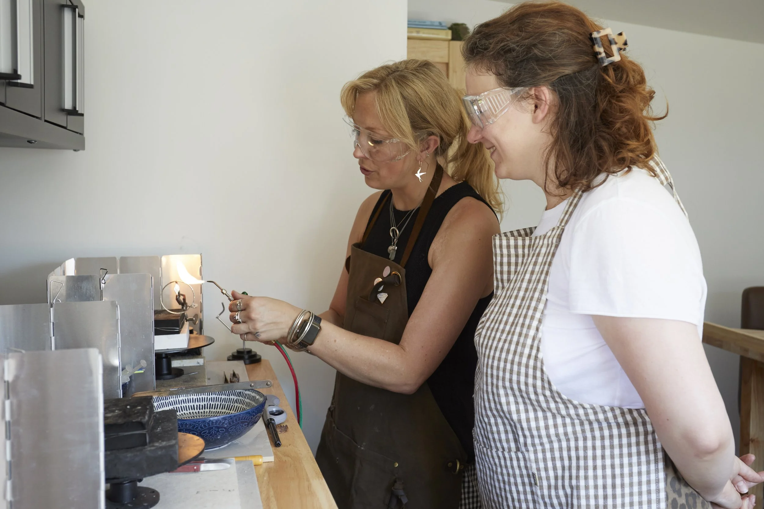 beCharlo jewellery classes and workshops - Hands-on jewellery workshops designed to introduce traditional goldsmithing techniques in a relaxed and welcoming environment. Participants create their own handcrafted piece while learning new skills.