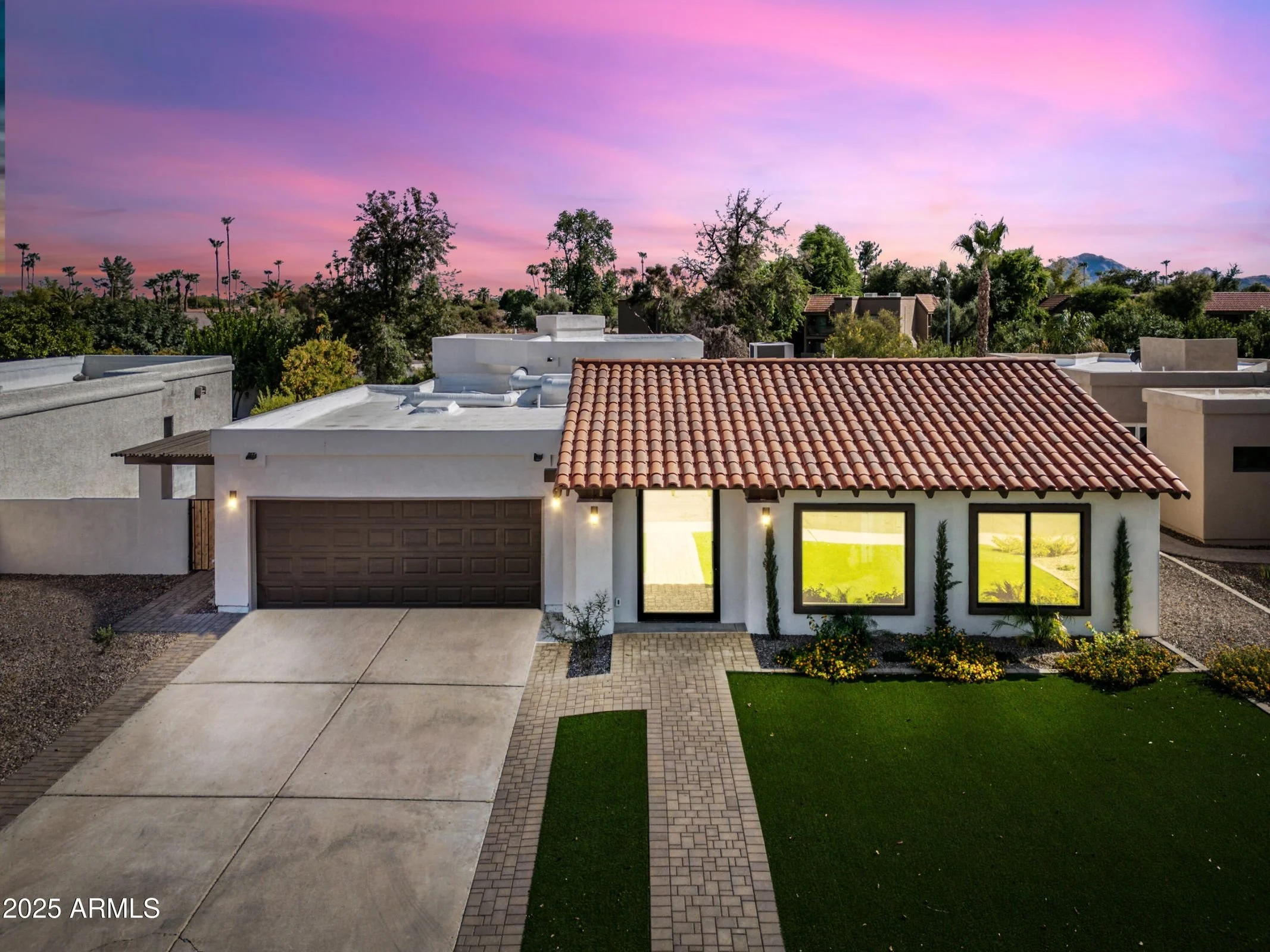 8313 E Thoroughbred Trl| 4 bed • 4 bath • 2,611 SF