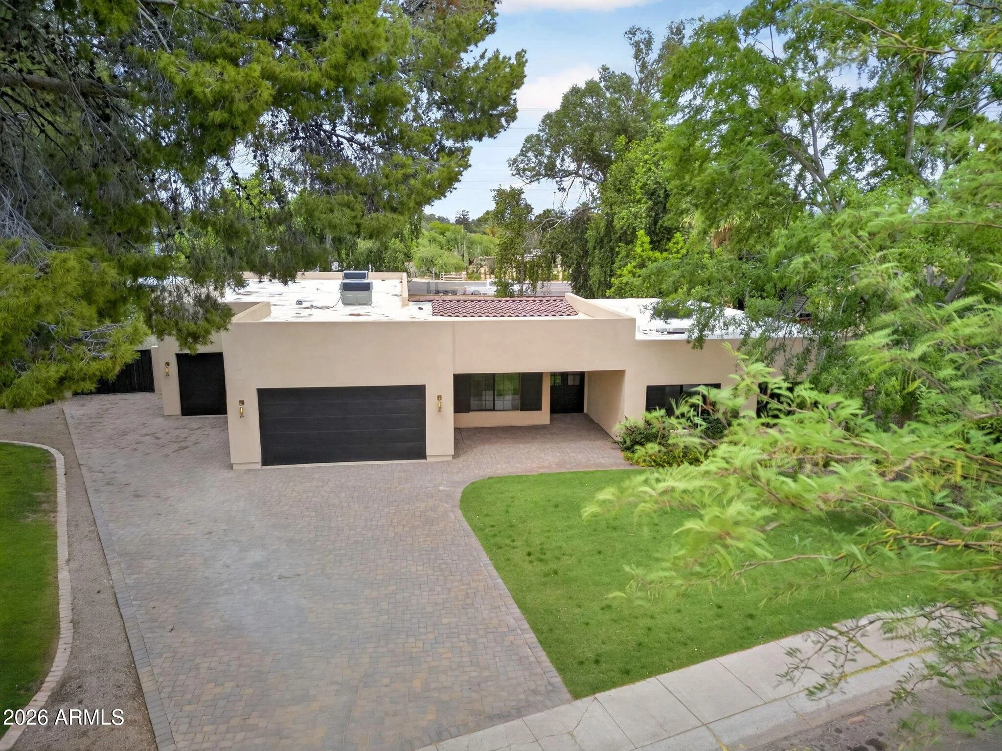 8220 E Appaloosa Trl | 5 Beds • 3 Baths • 3,427 SF