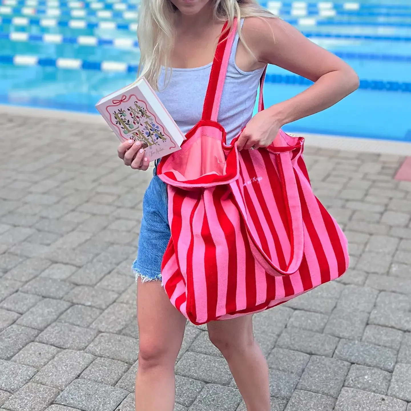 bookish-beach-bag-1.webp