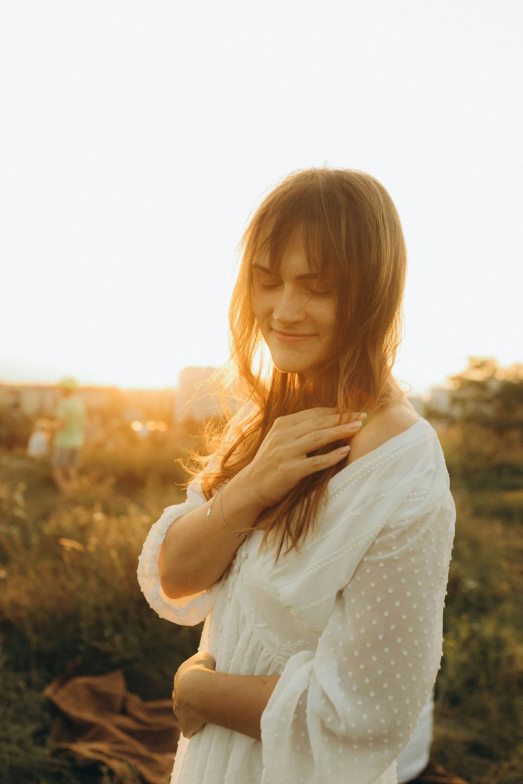 woman sitting in Carmel, California feeling regulated and relaxed after doing somatic therapy with somatic therapist.