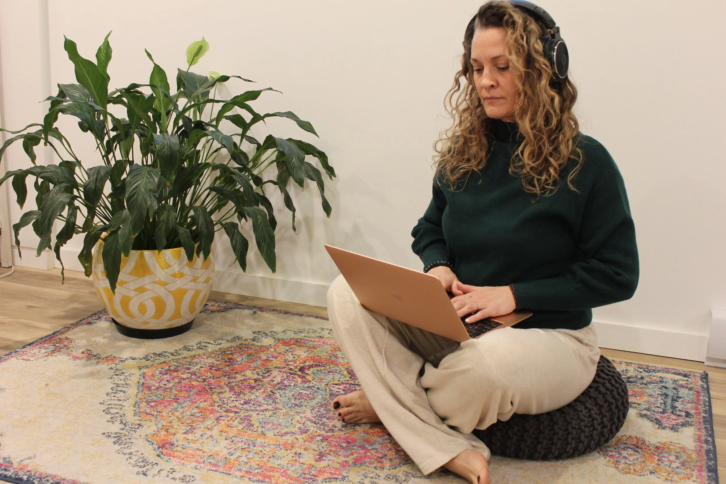Online healing session led by Tara of InnerBloom Healing providing integrative nervous system support from a distance.