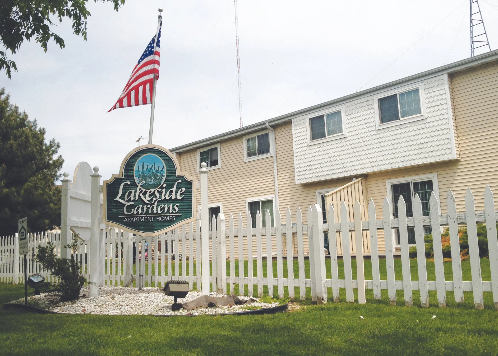 Lakeside Gardens Apartments